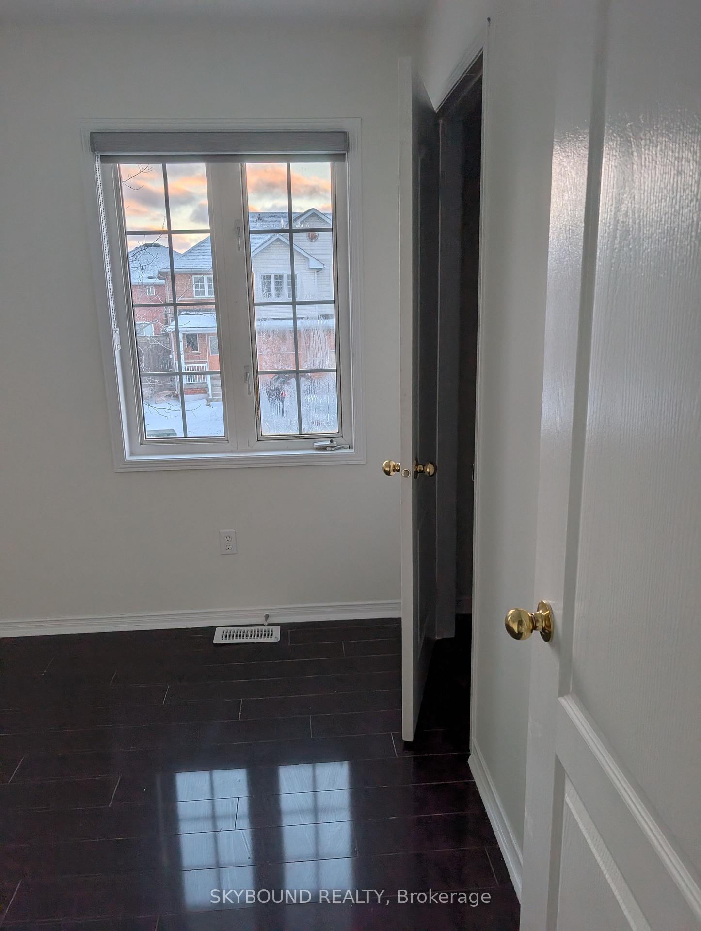 Photo 10 of Unit 1 (Main), 100 Farthingale Crescent, Brampton, Fletcher's Meadow — HOMEH