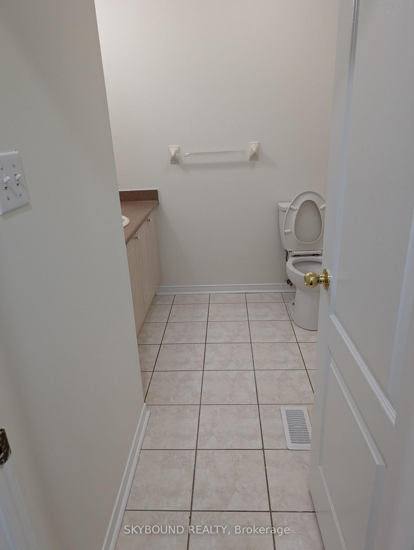 Photo 16 of Unit 1 (Main), 100 Farthingale Crescent, Brampton, Fletcher's Meadow — HOMEH