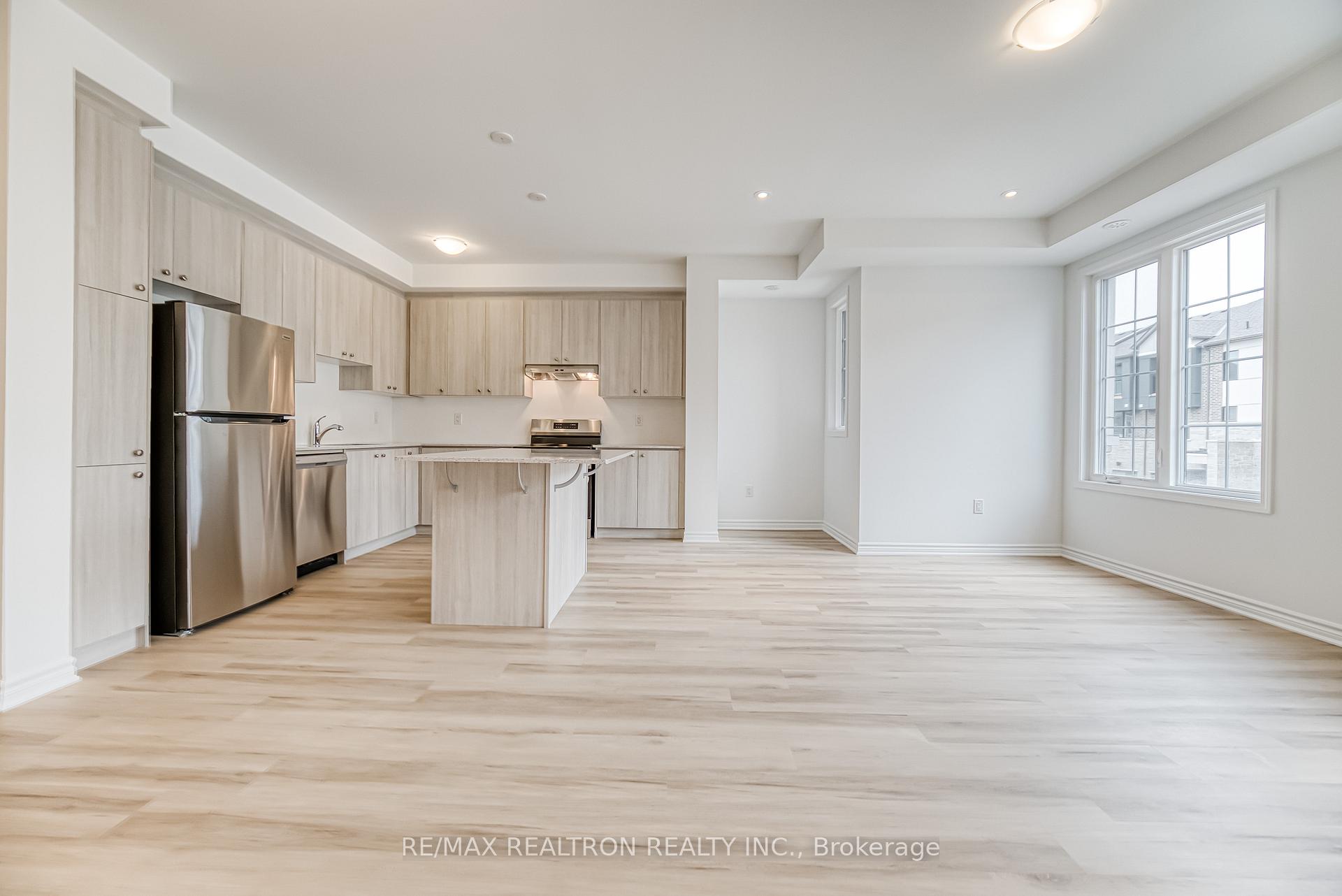 Photo 6 of 53 Pearen Lane, Barrie, Rural Barrie Southwest — HOMEH
