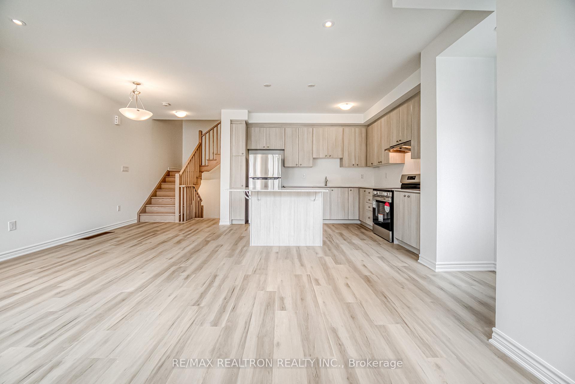 Photo 9 of 53 Pearen Lane, Barrie, Rural Barrie Southwest — HOMEH
