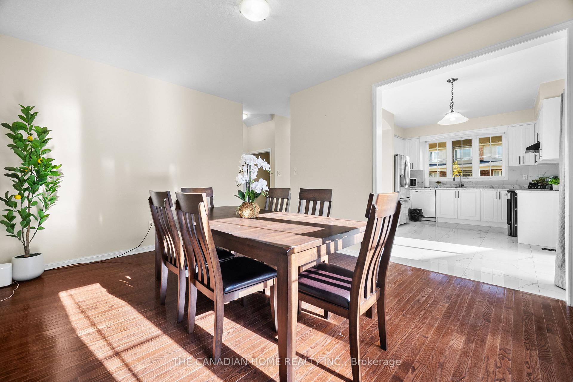 Photo 5 of 107 Callaway Dr, Cambridge, Silver Heights — HOMEH
