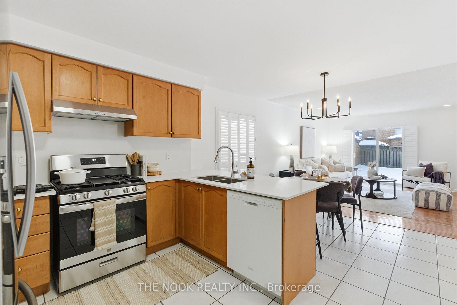 Photo 8 of 9 James Rowe Drive, Whitby, Williamsburg — HOMEH