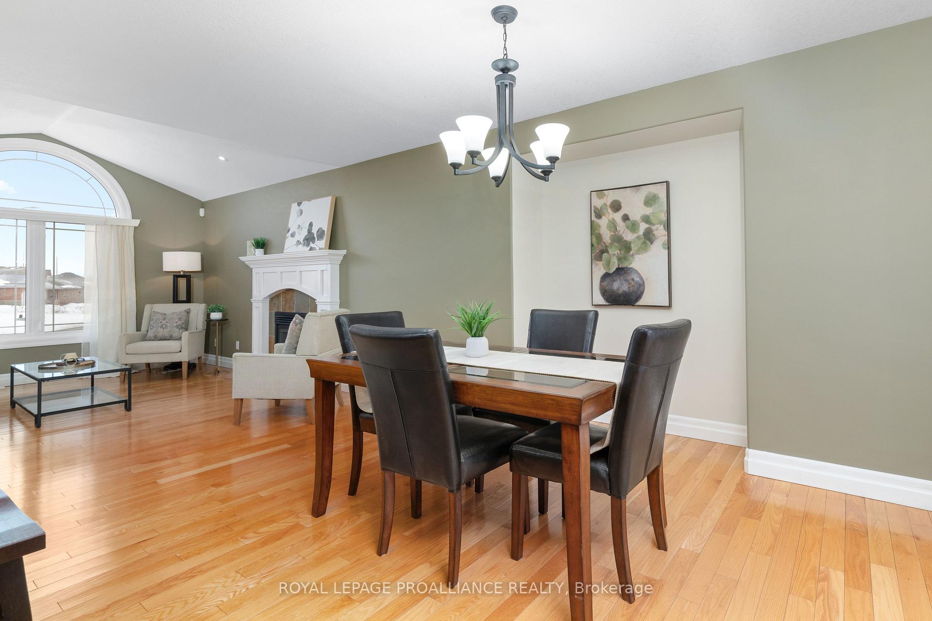Photo 11 of 27 Boyce Court, Belleville, Belleville Ward — HOMEH