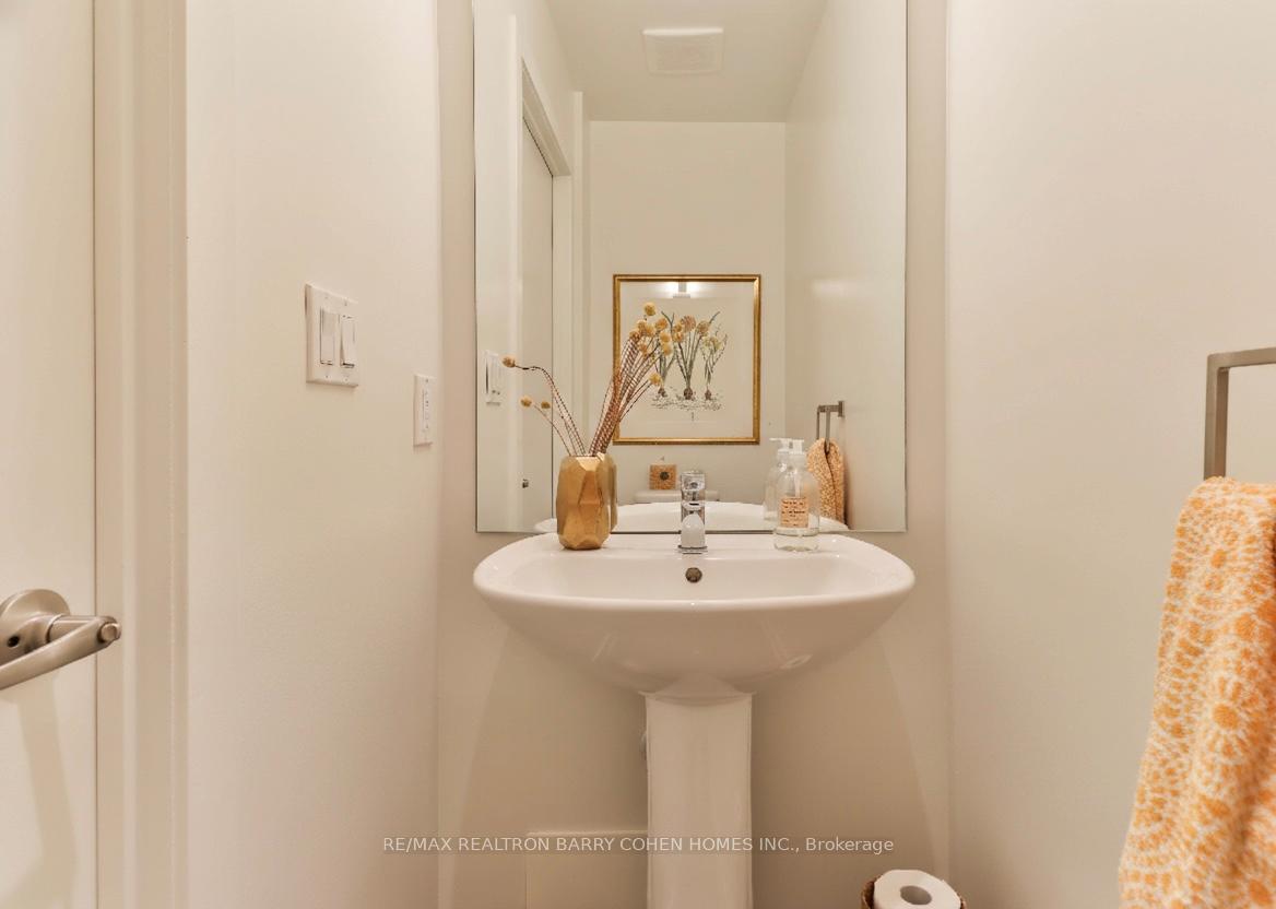 Photo 3 of Unit PH3, 2 Bellefair Avenue, Toronto, The Beaches — HOMEH