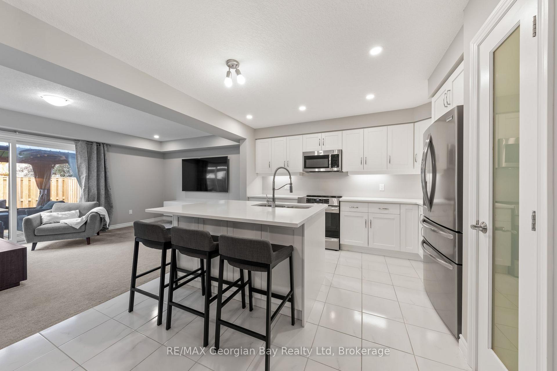 Photo 3 of 964 Wright Drive, Midland — HOMEH