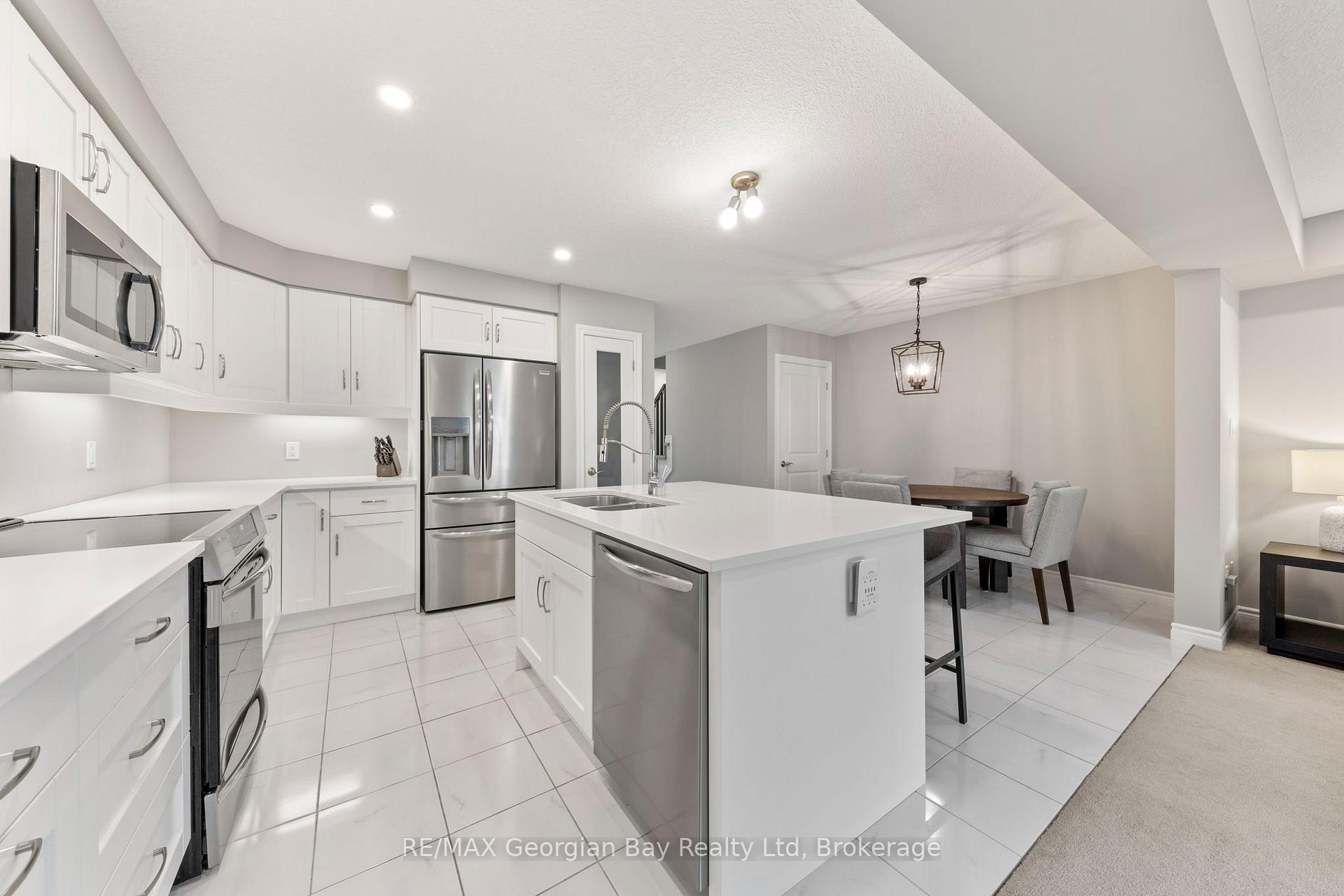 Photo 4 of 964 Wright Drive, Midland — HOMEH