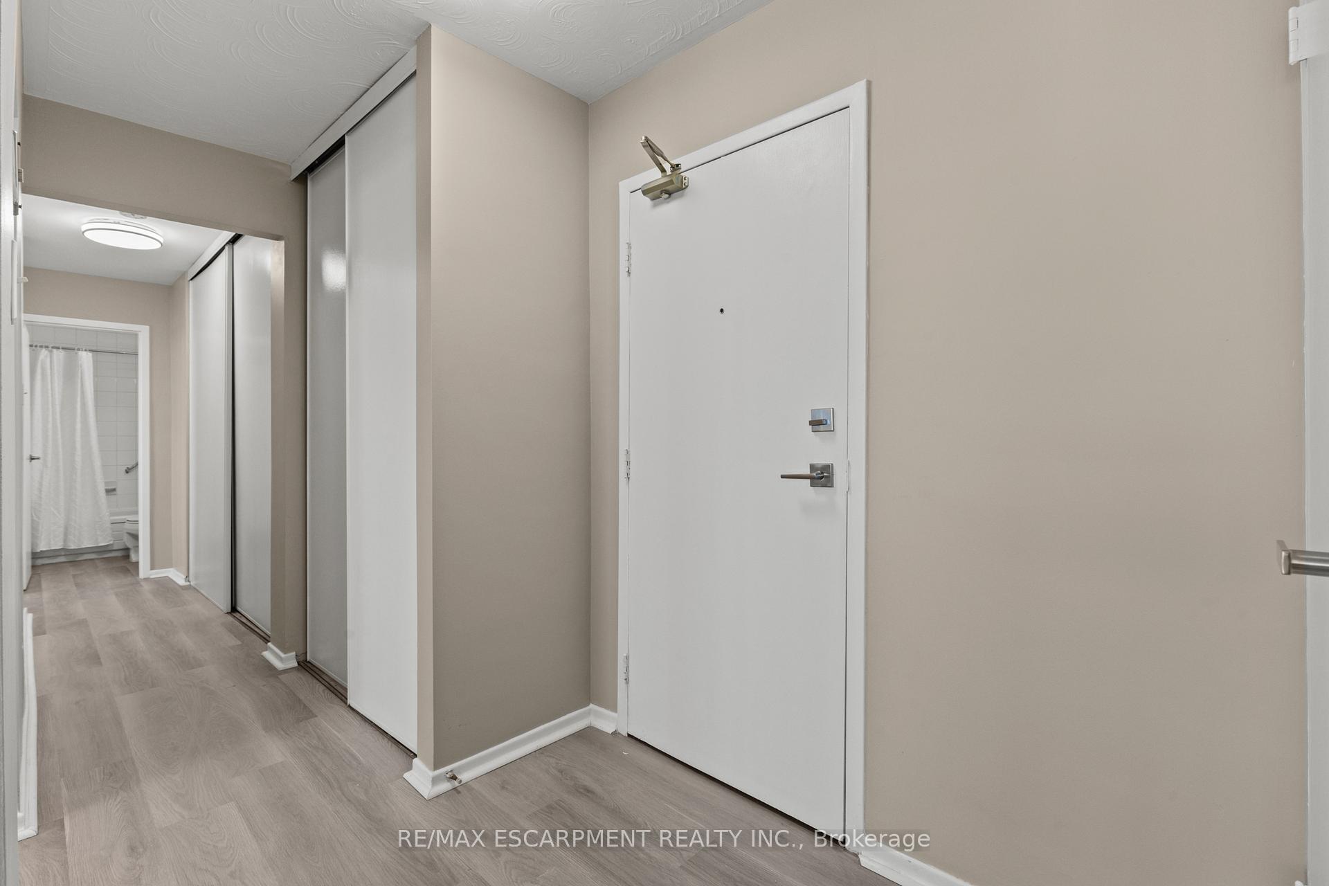 Photo 2 of Unit 1004, 359 Geneva Street, St. Catharines, Fairview — HOMEH
