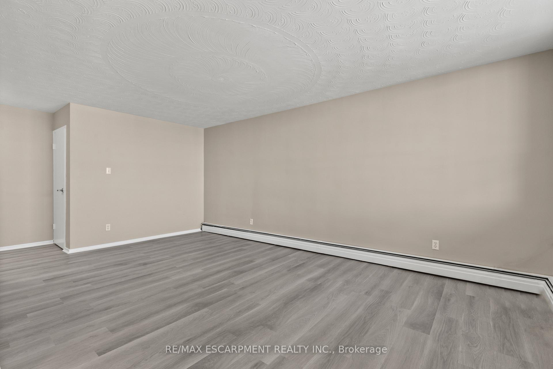 Photo 3 of Unit 1004, 359 Geneva Street, St. Catharines, Fairview — HOMEH