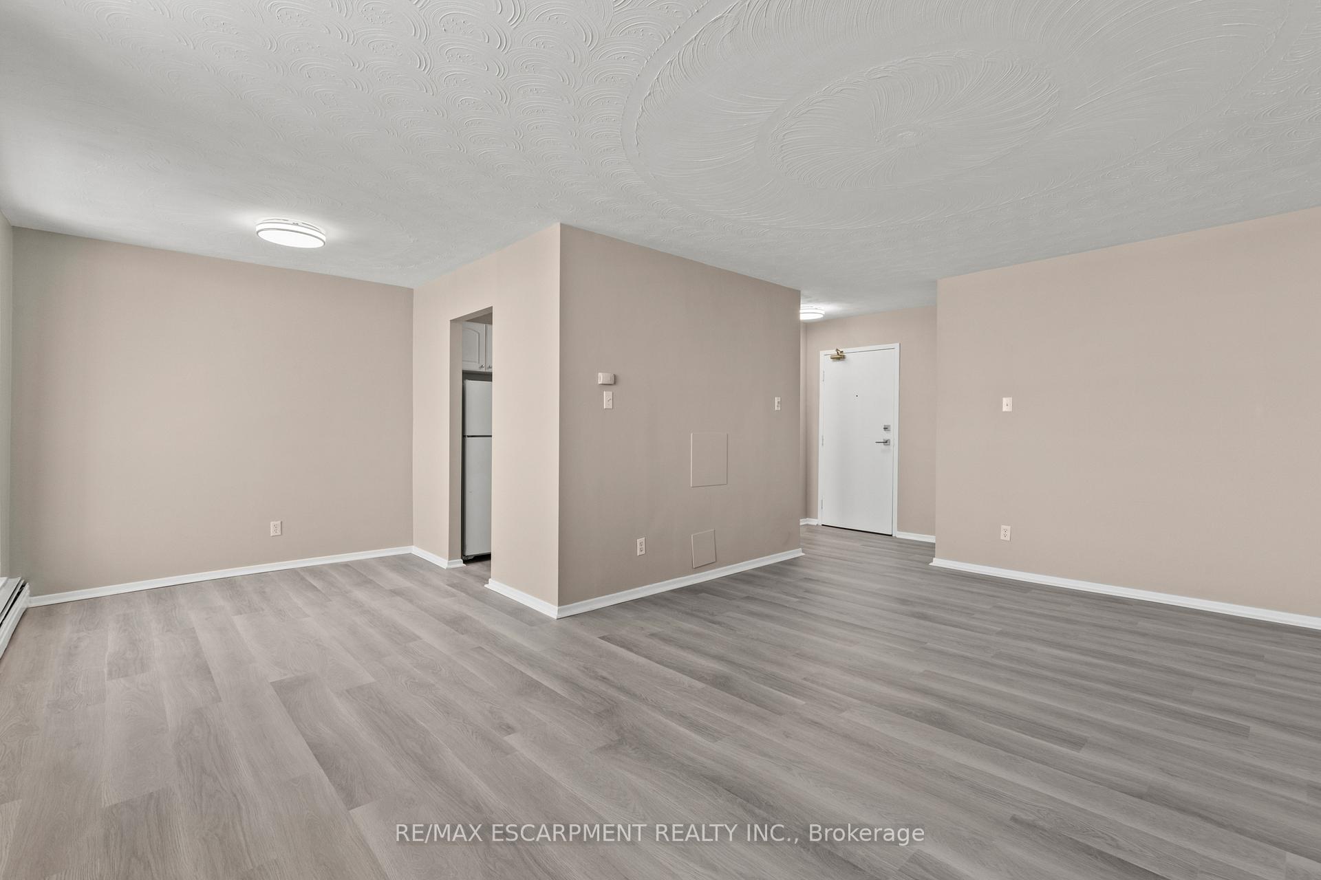 Photo 4 of Unit 1004, 359 Geneva Street, St. Catharines, Fairview — HOMEH