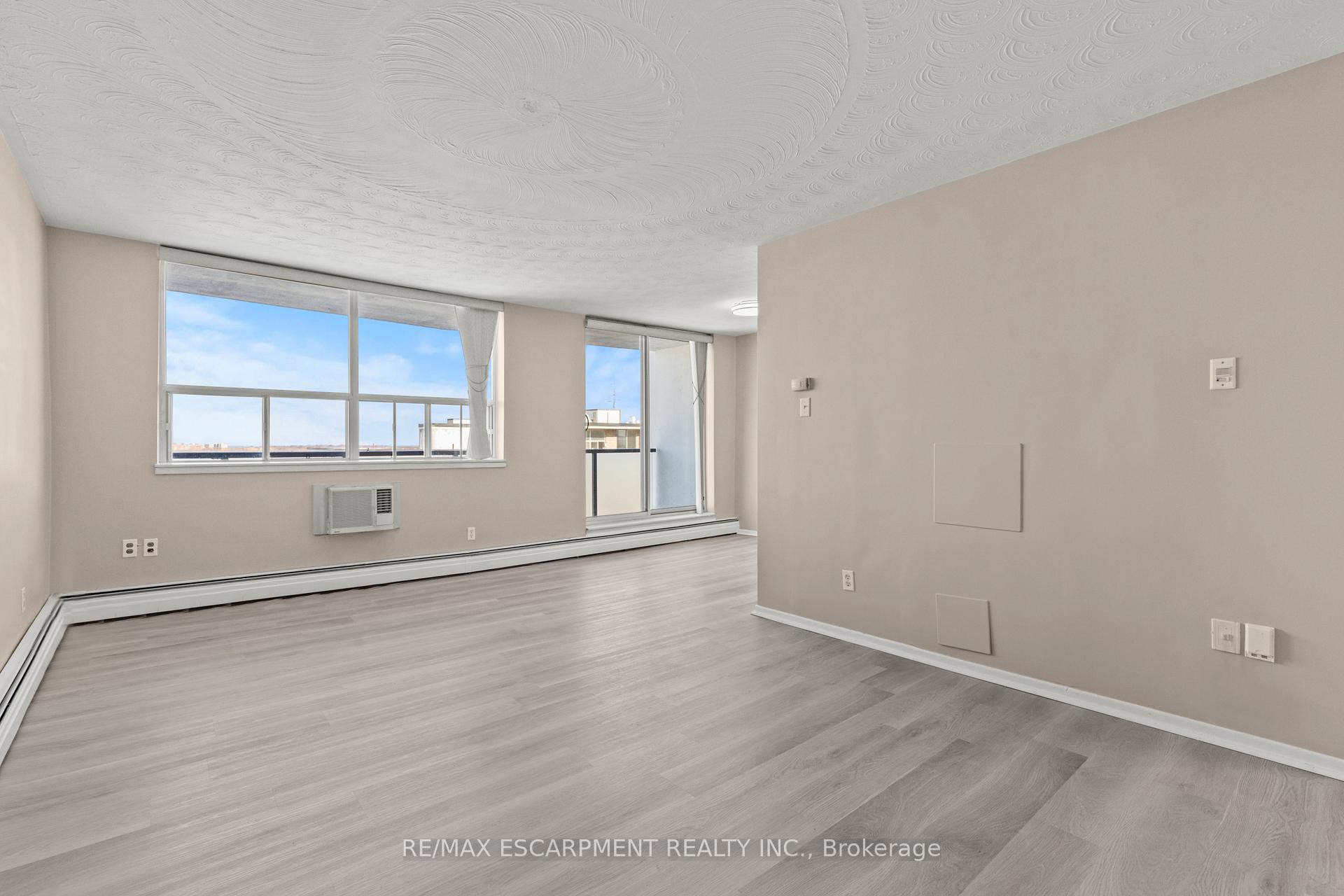 Photo 5 of Unit 1004, 359 Geneva Street, St. Catharines, Fairview — HOMEH