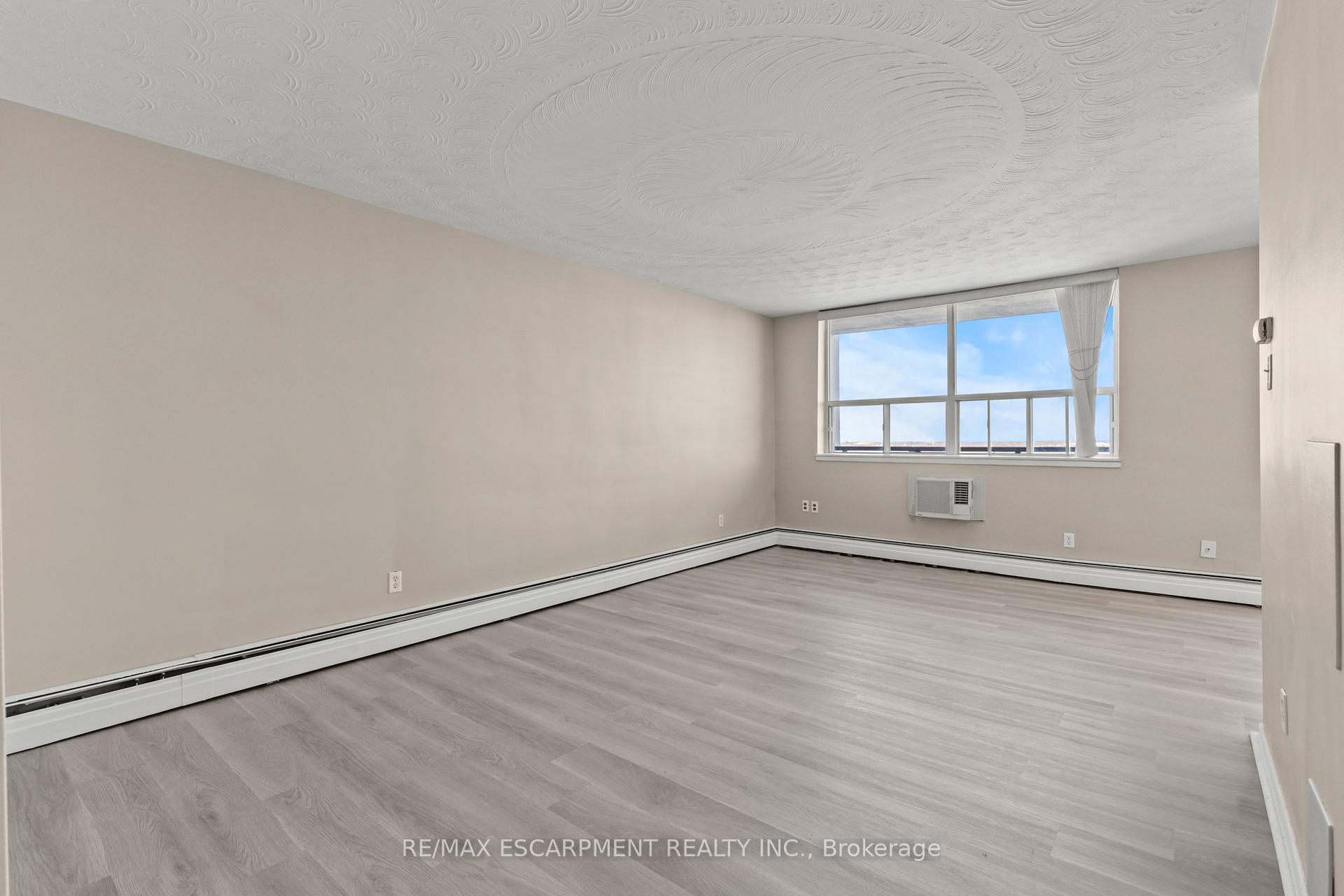 Photo 6 of Unit 1004, 359 Geneva Street, St. Catharines, Fairview — HOMEH