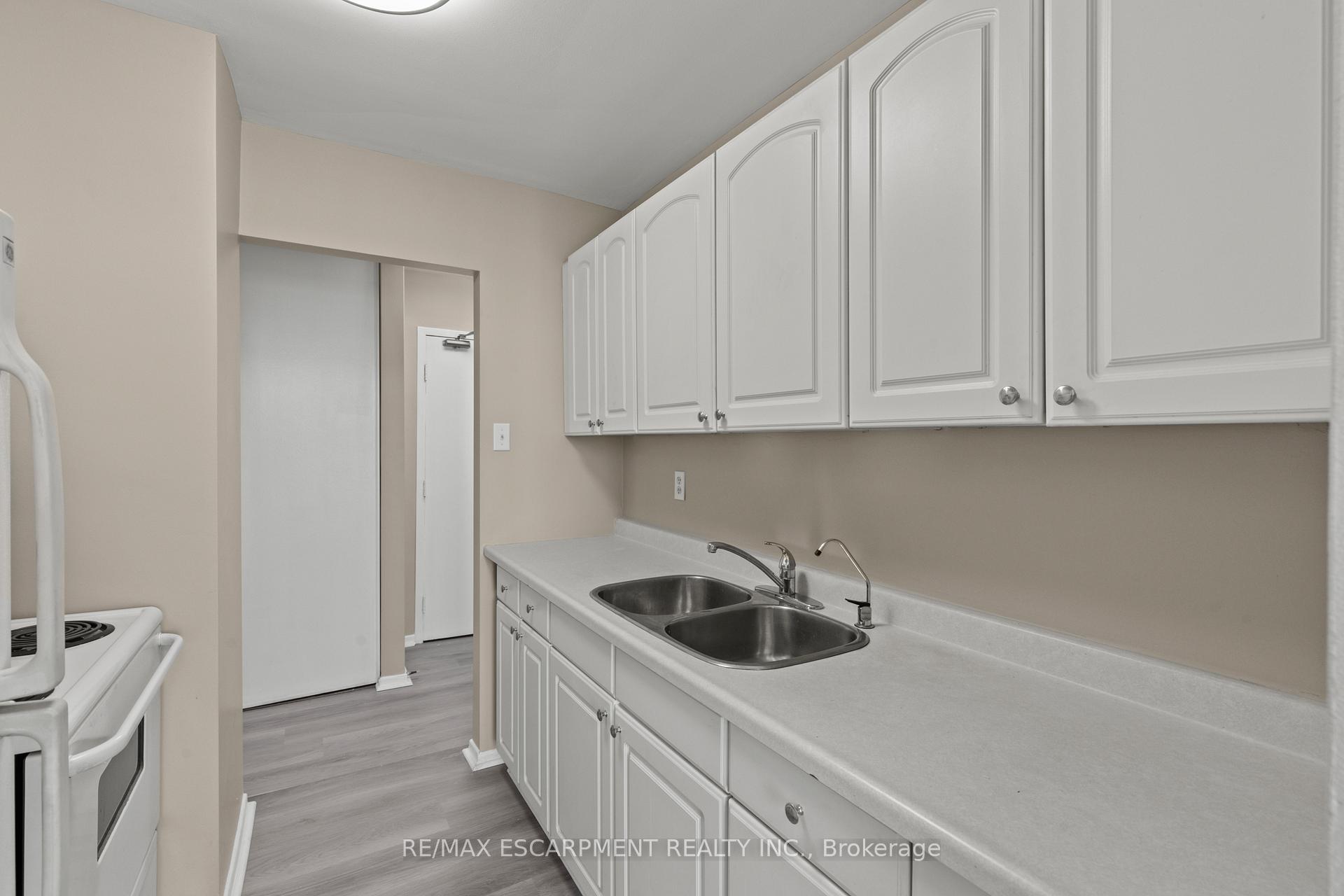 Photo 9 of Unit 1004, 359 Geneva Street, St. Catharines, Fairview — HOMEH