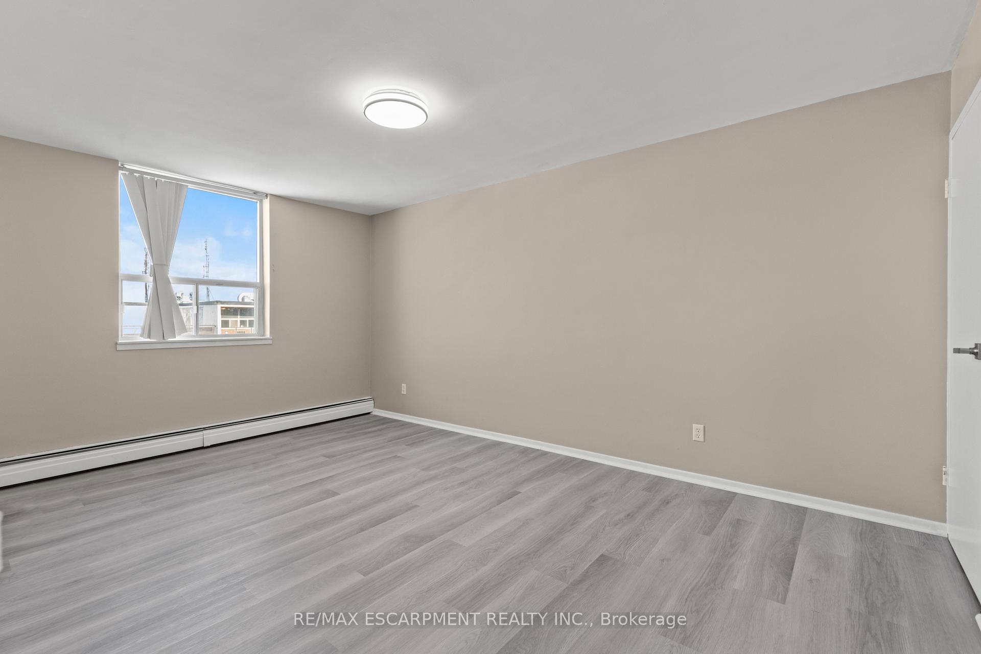 Photo 13 of Unit 1004, 359 Geneva Street, St. Catharines, Fairview — HOMEH