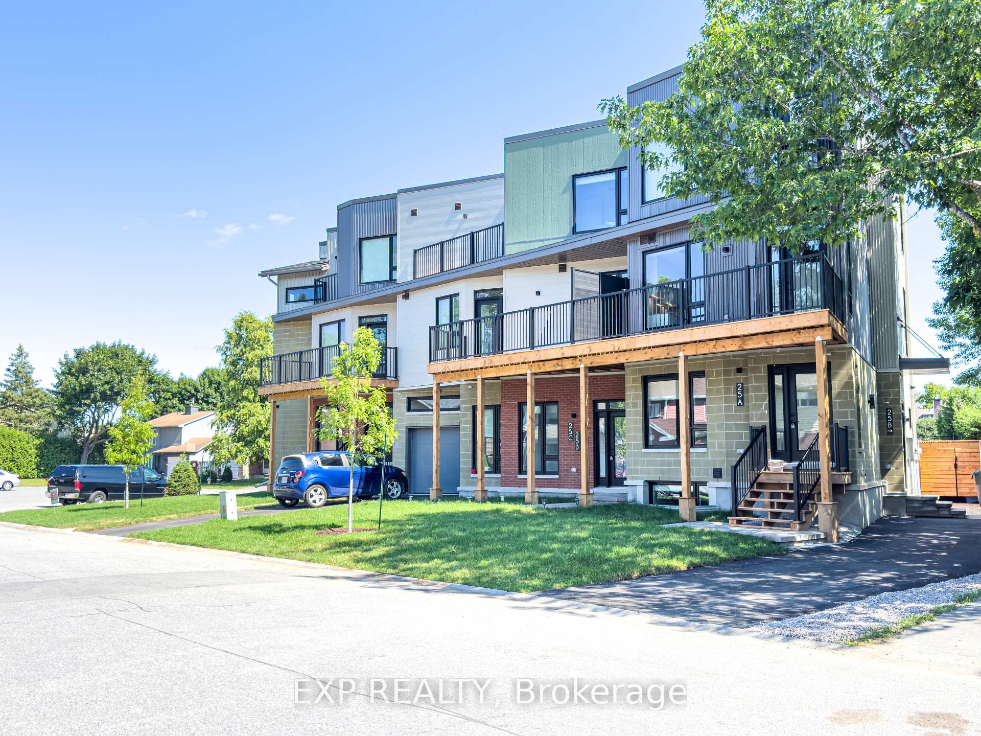 Front of Unit B, 25 Fair Oaks Crescent