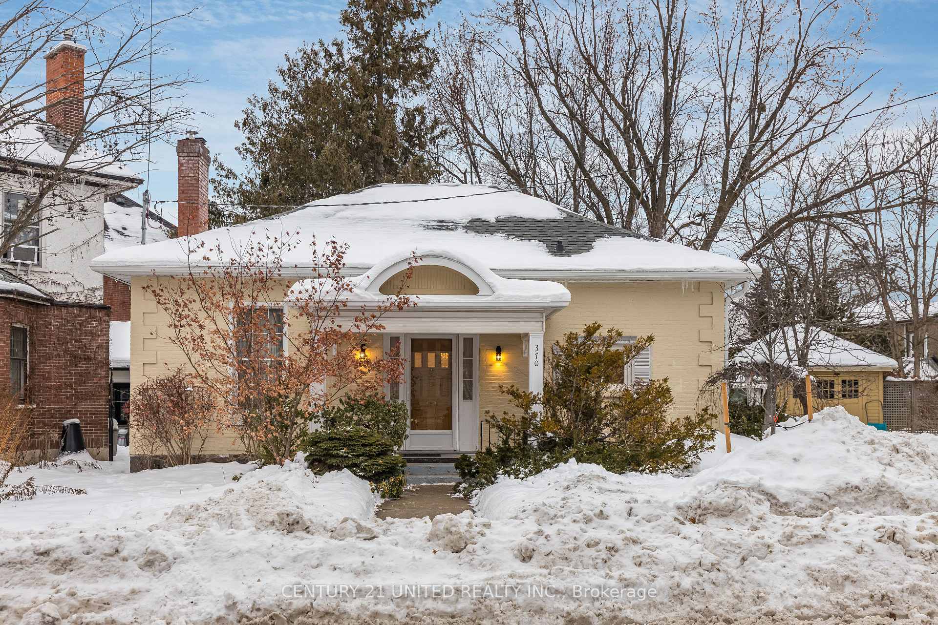 Photo 2 of 370 Hunter Street W, Peterborough, Town Ward 3 — HOMEH