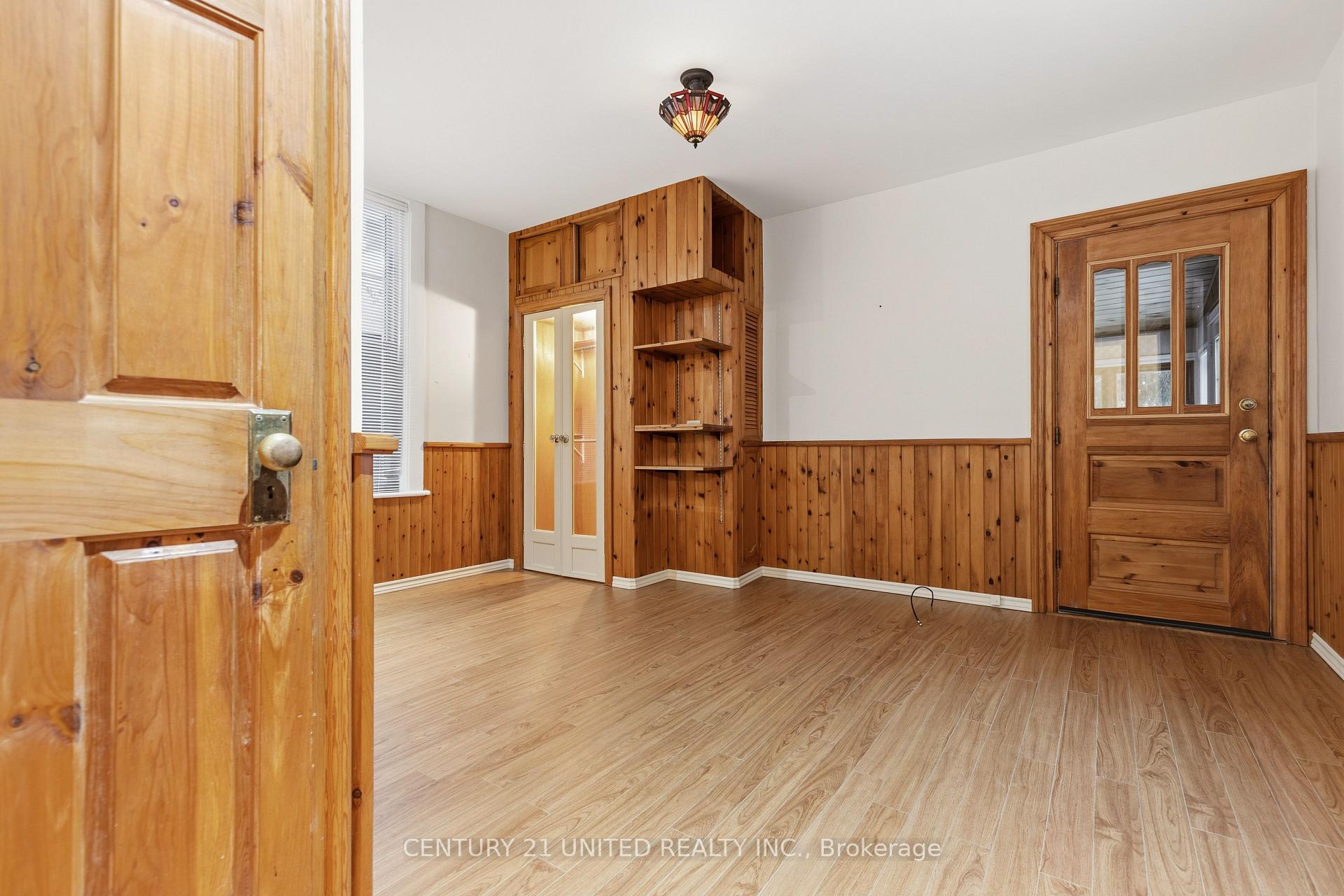 Photo 22 of 370 Hunter Street W, Peterborough, Town Ward 3 — HOMEH