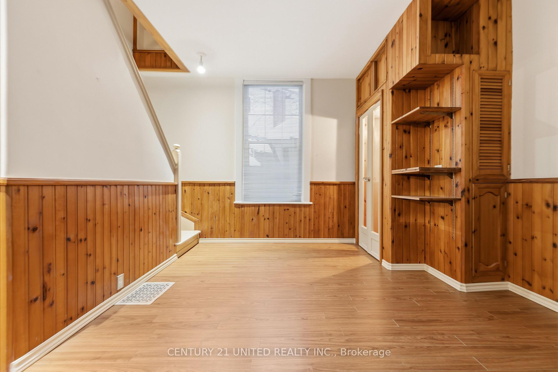 Photo 21 of 370 Hunter Street W, Peterborough, Town Ward 3 — HOMEH