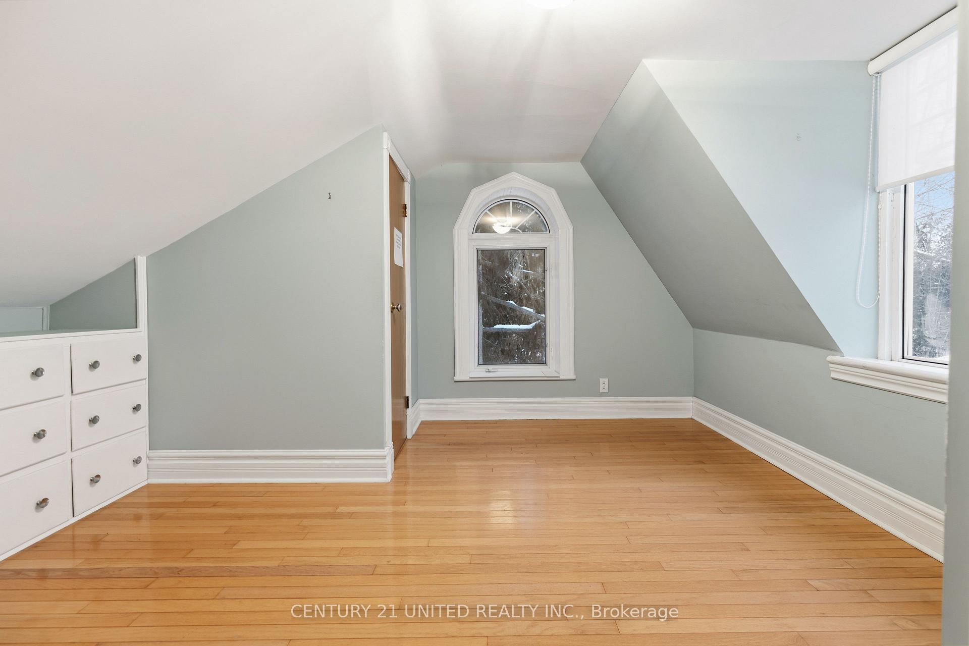 Photo 47 of 370 Hunter Street W, Peterborough, Town Ward 3 — HOMEH