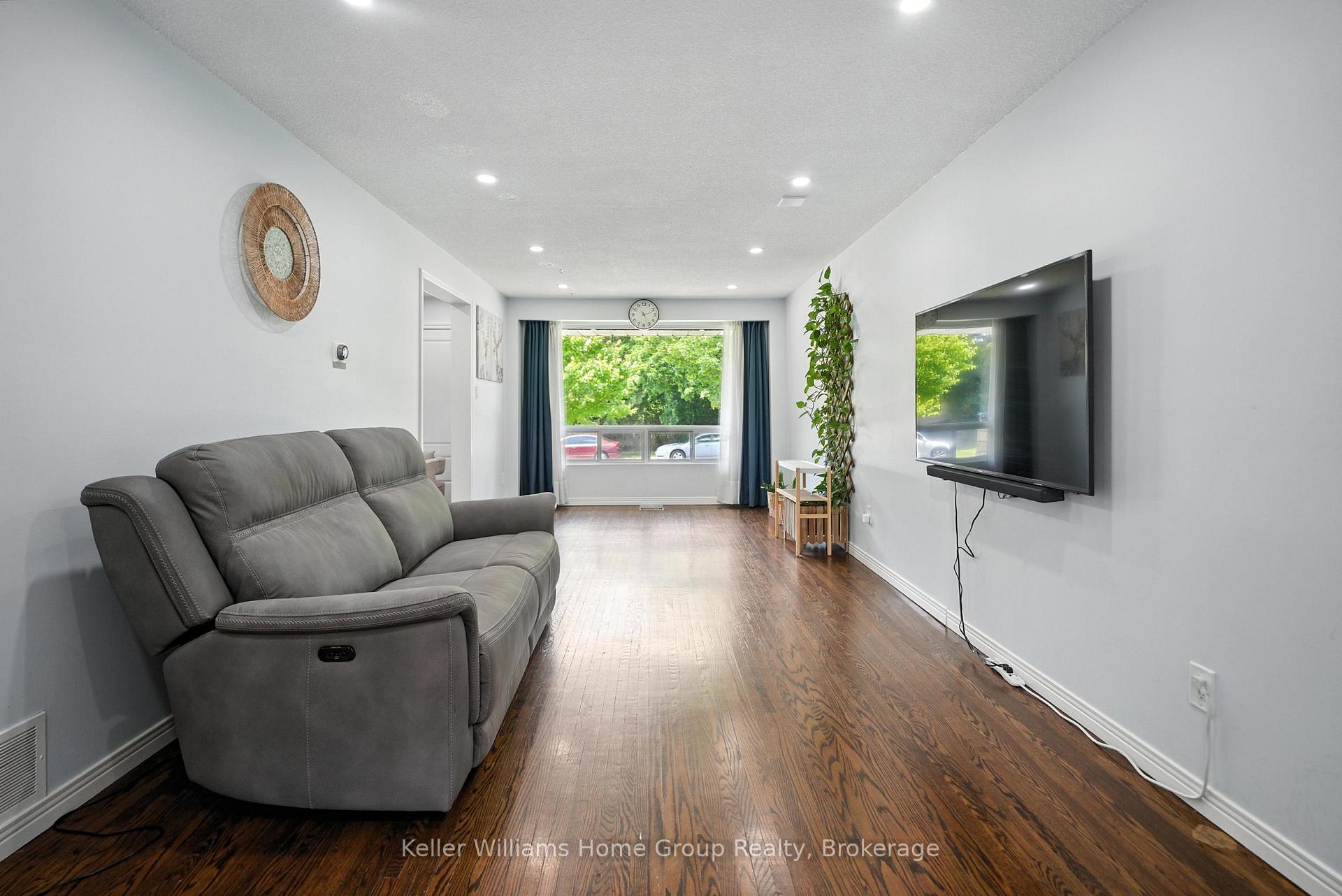 Photo 4 of Unit Main, 59 Chartwell Crescent, Guelph, Dovercliffe Park/Old University — HOMEH