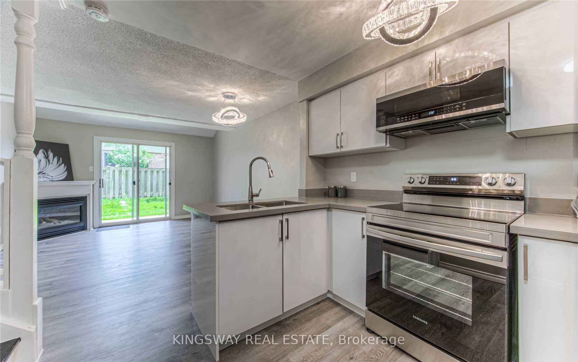 Photo 5 of Unit 55, 67 Valleyview Road, Kitchener, Laurentian Hills — HOMEH