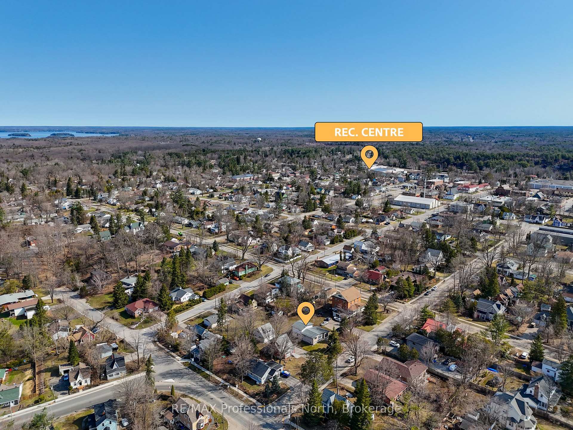 Photo 3 of 350 Hughson Street, Gravenhurst, Muskoka (S) — HOMEH