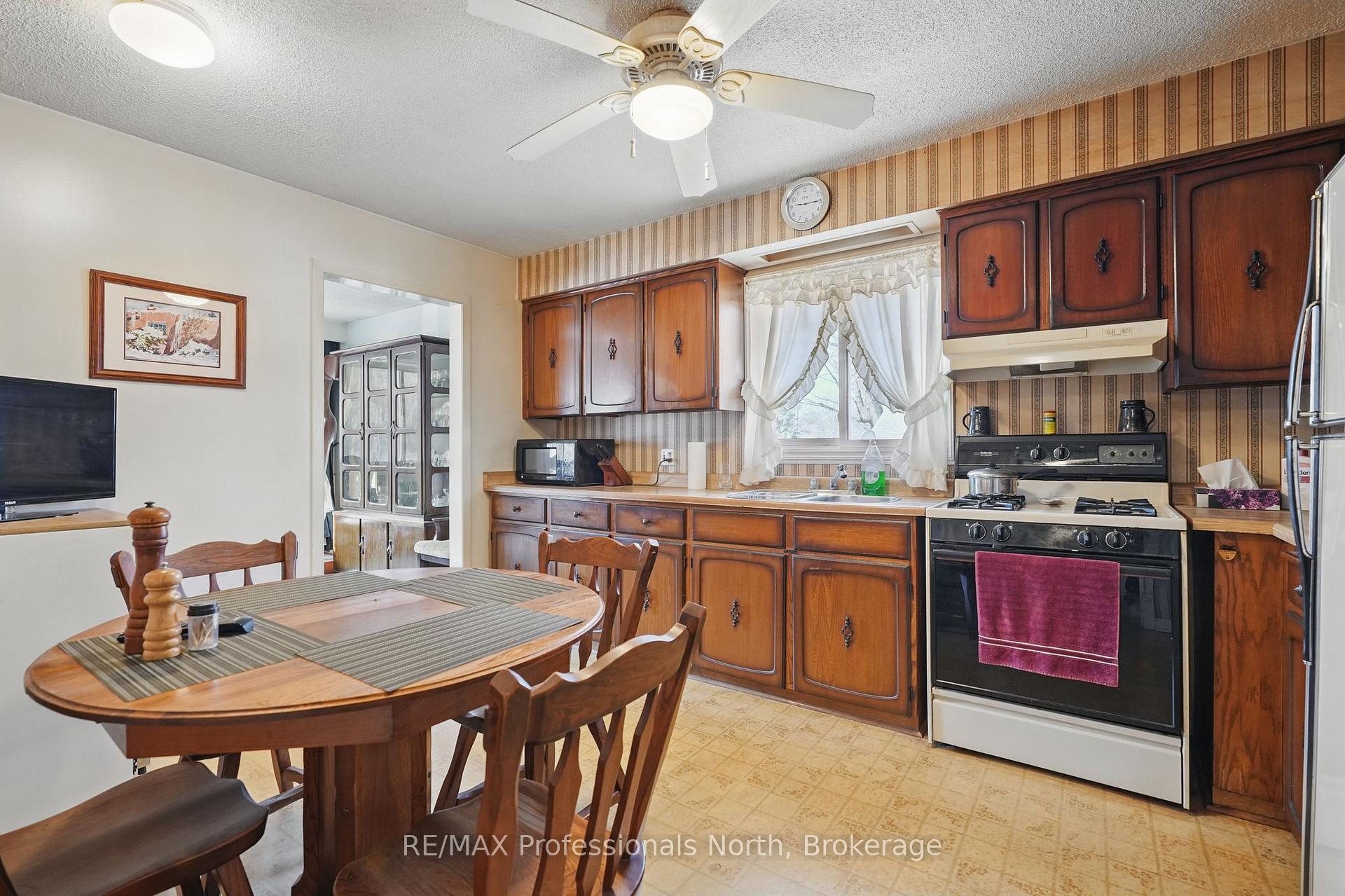 Photo 16 of 350 Hughson Street, Gravenhurst, Muskoka (S) — HOMEH