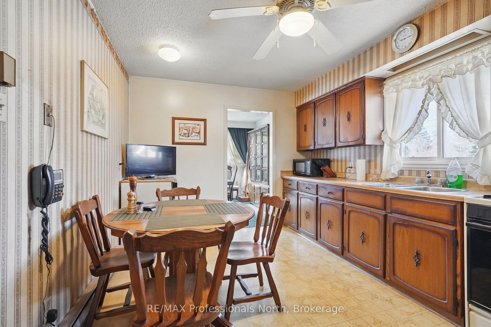 Photo 17 of 350 Hughson Street, Gravenhurst, Muskoka (S) — HOMEH