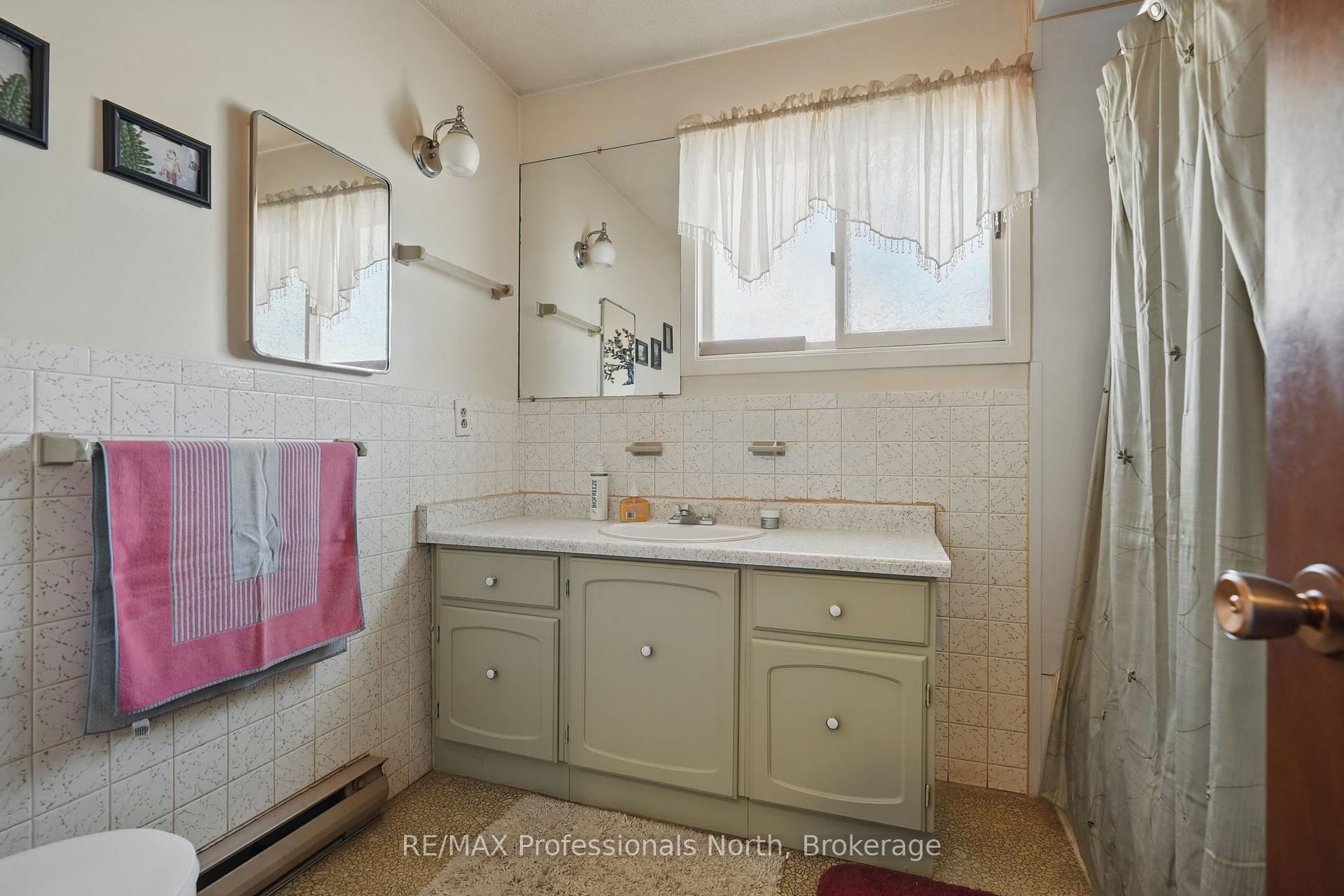 Photo 22 of 350 Hughson Street, Gravenhurst, Muskoka (S) — HOMEH
