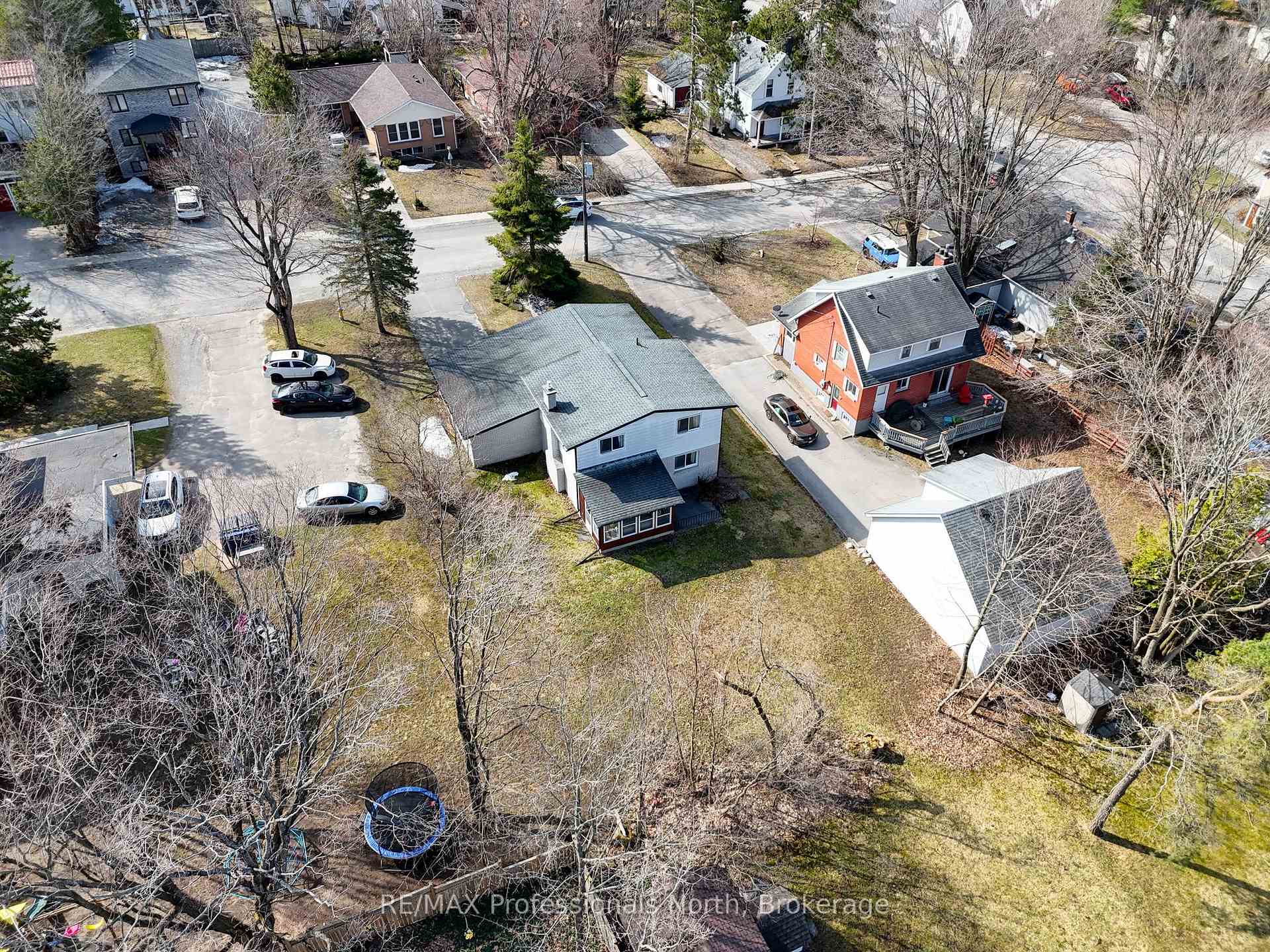 Photo 40 of 350 Hughson Street, Gravenhurst, Muskoka (S) — HOMEH