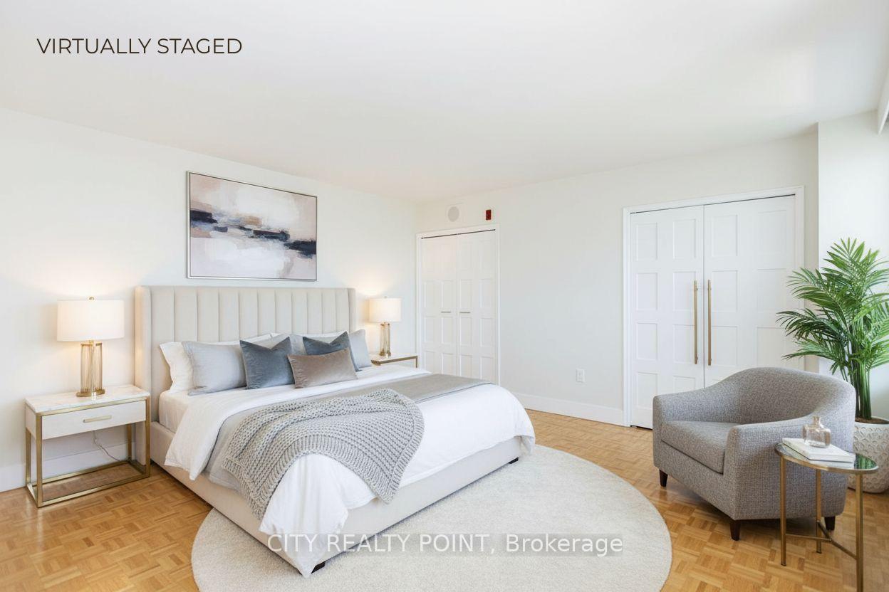 Front of Unit 302, 490 Eglinton Avenue E
