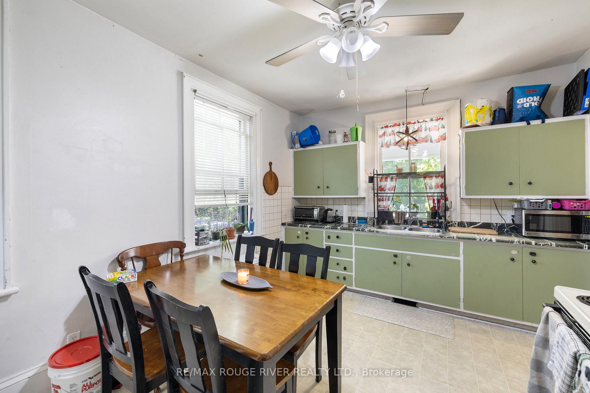 Photo 4 of 20 Odell Street, Clarington, Bowmanville — HOMEH