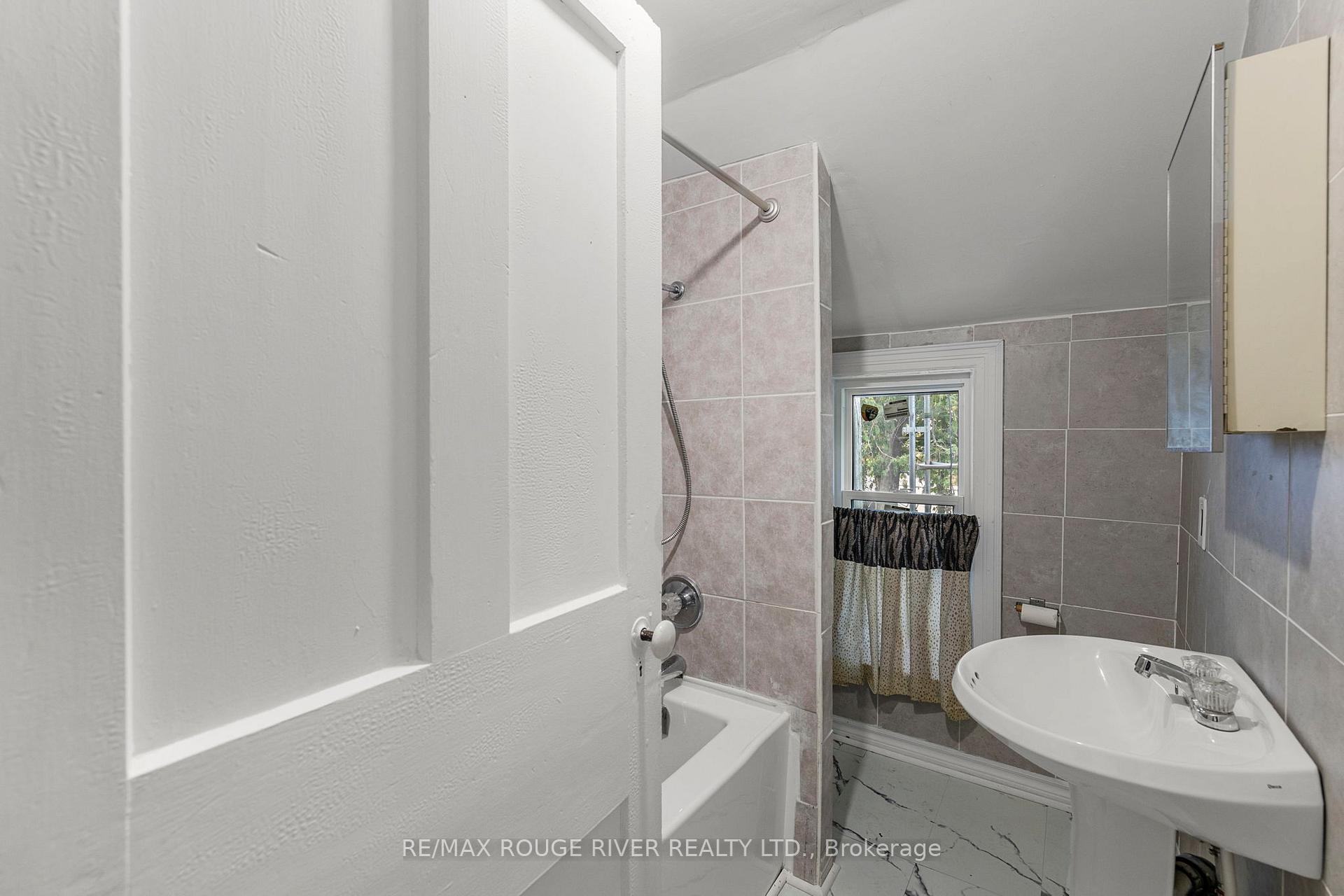 Photo 16 of 20 Odell Street, Clarington, Bowmanville — HOMEH