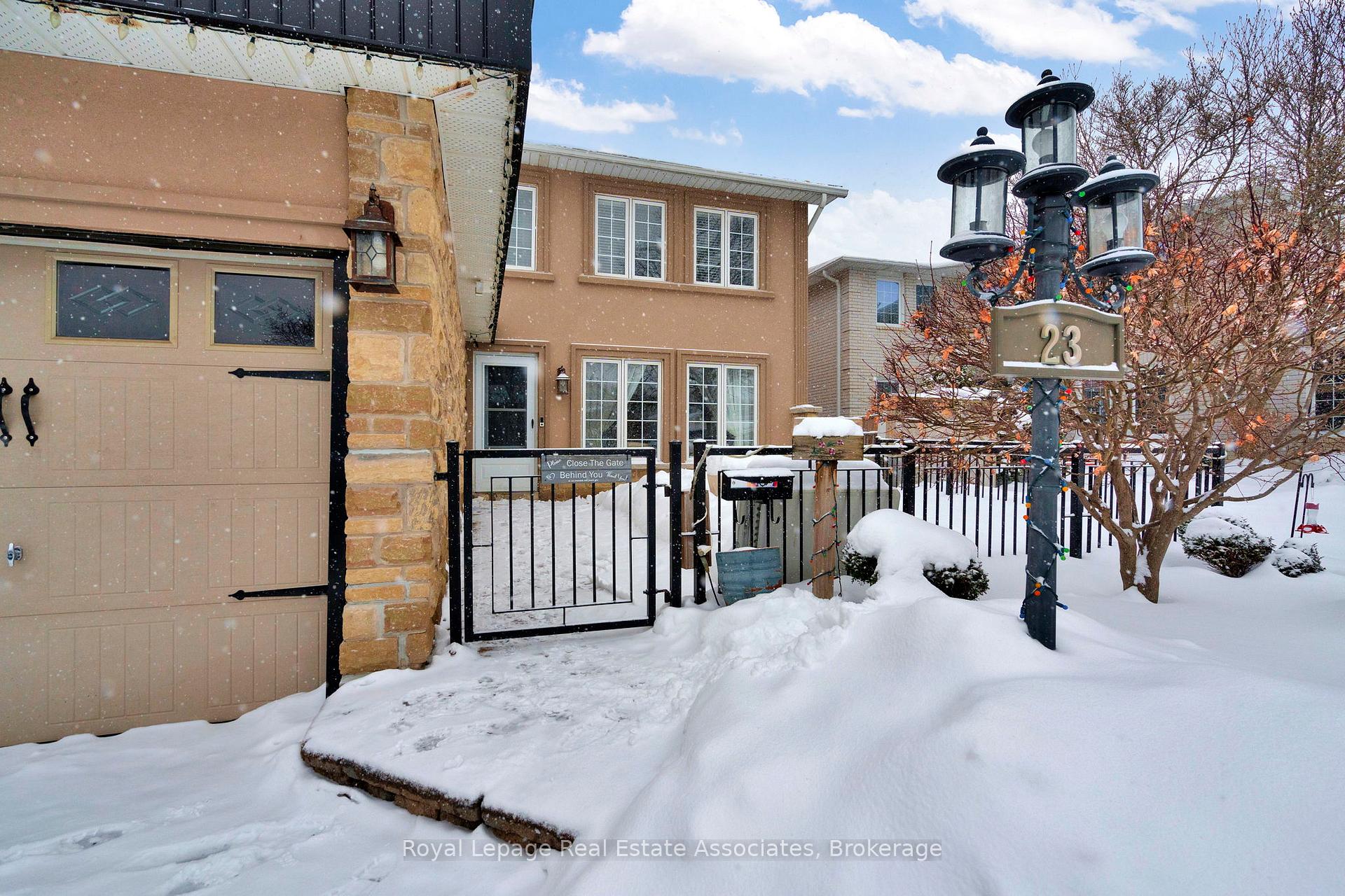 Photo 2 of 23 Madrid Crescent, Brampton, Central Park — HOMEH