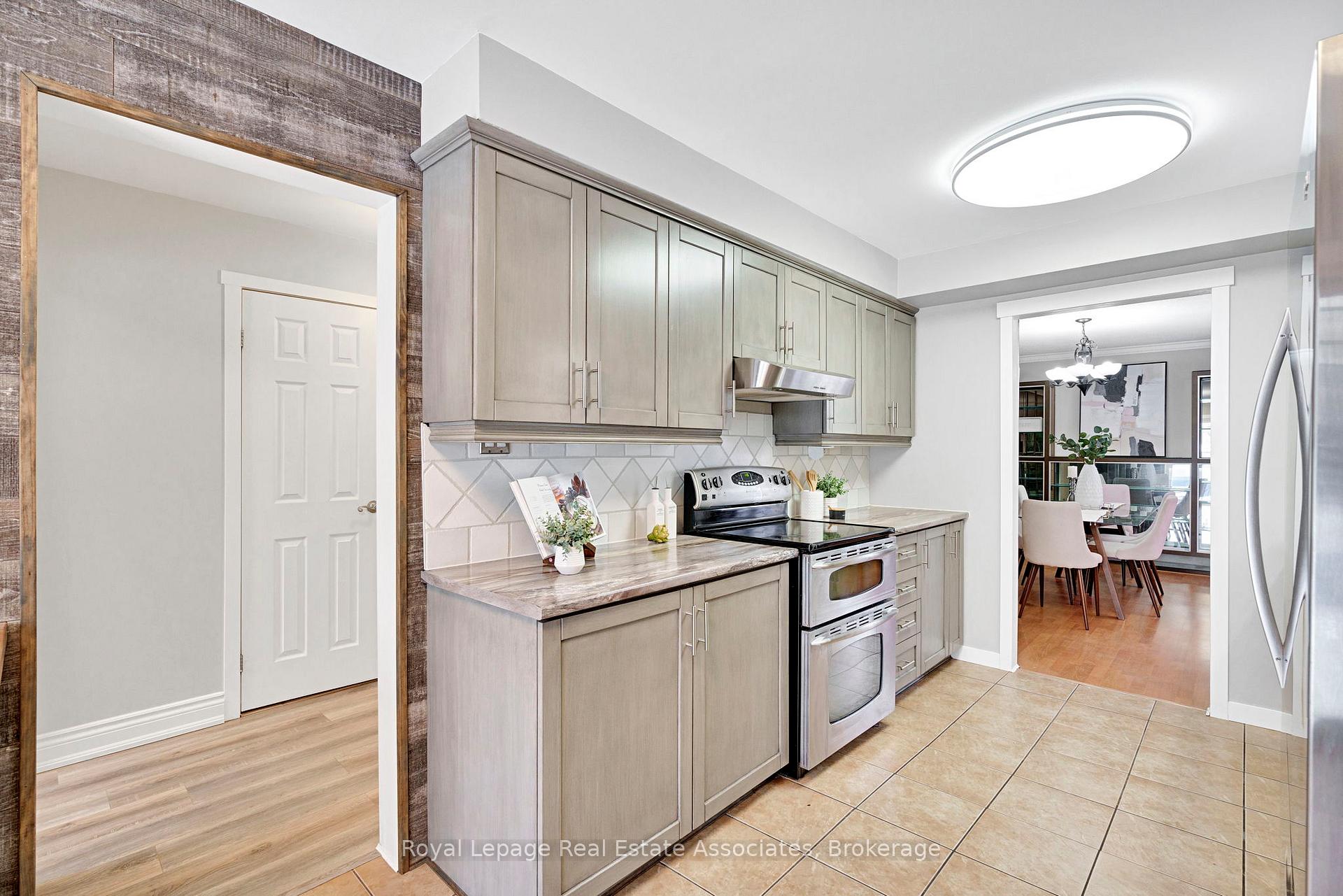 Photo 7 of 23 Madrid Crescent, Brampton, Central Park — HOMEH