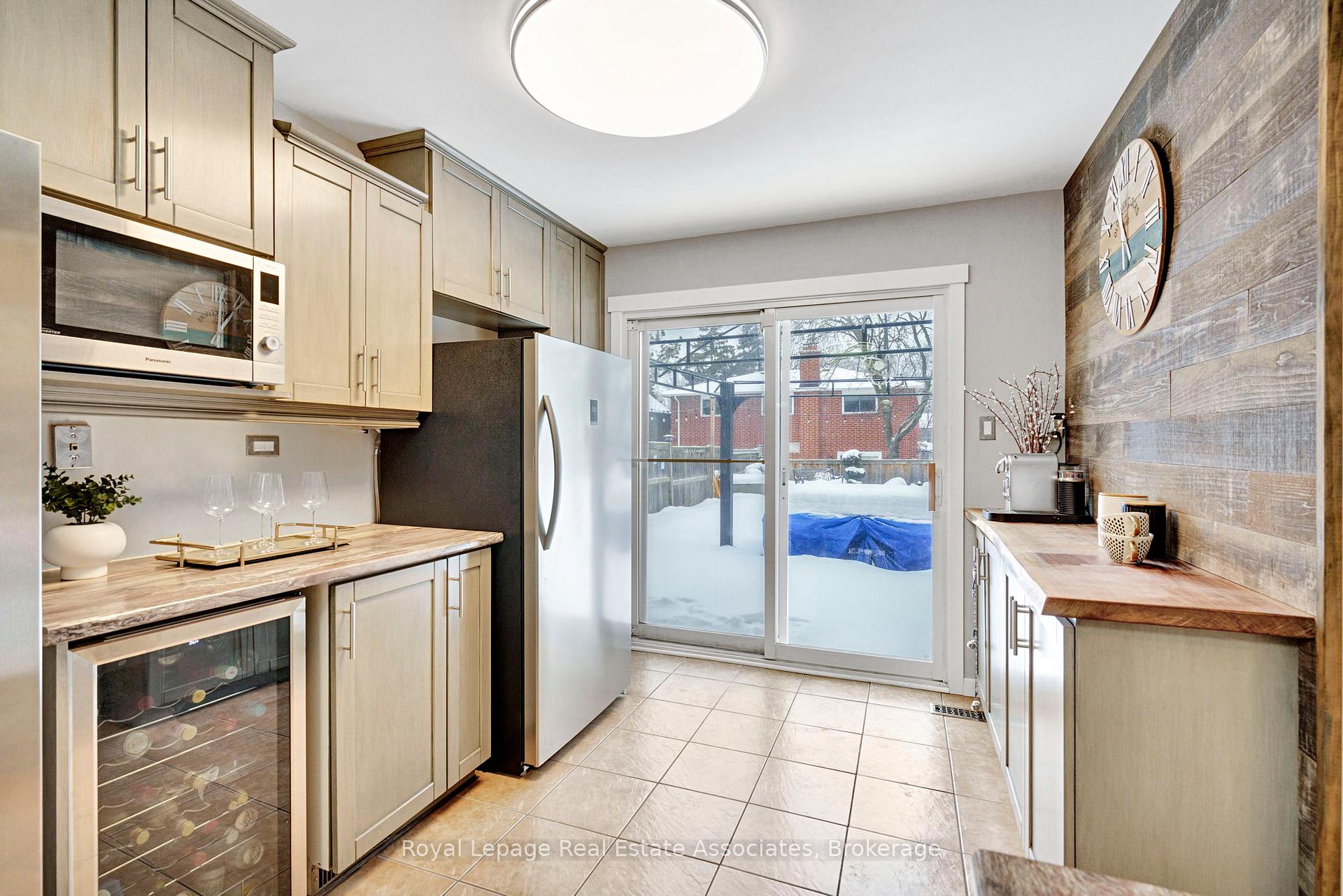 Photo 4 of 23 Madrid Crescent, Brampton, Central Park — HOMEH