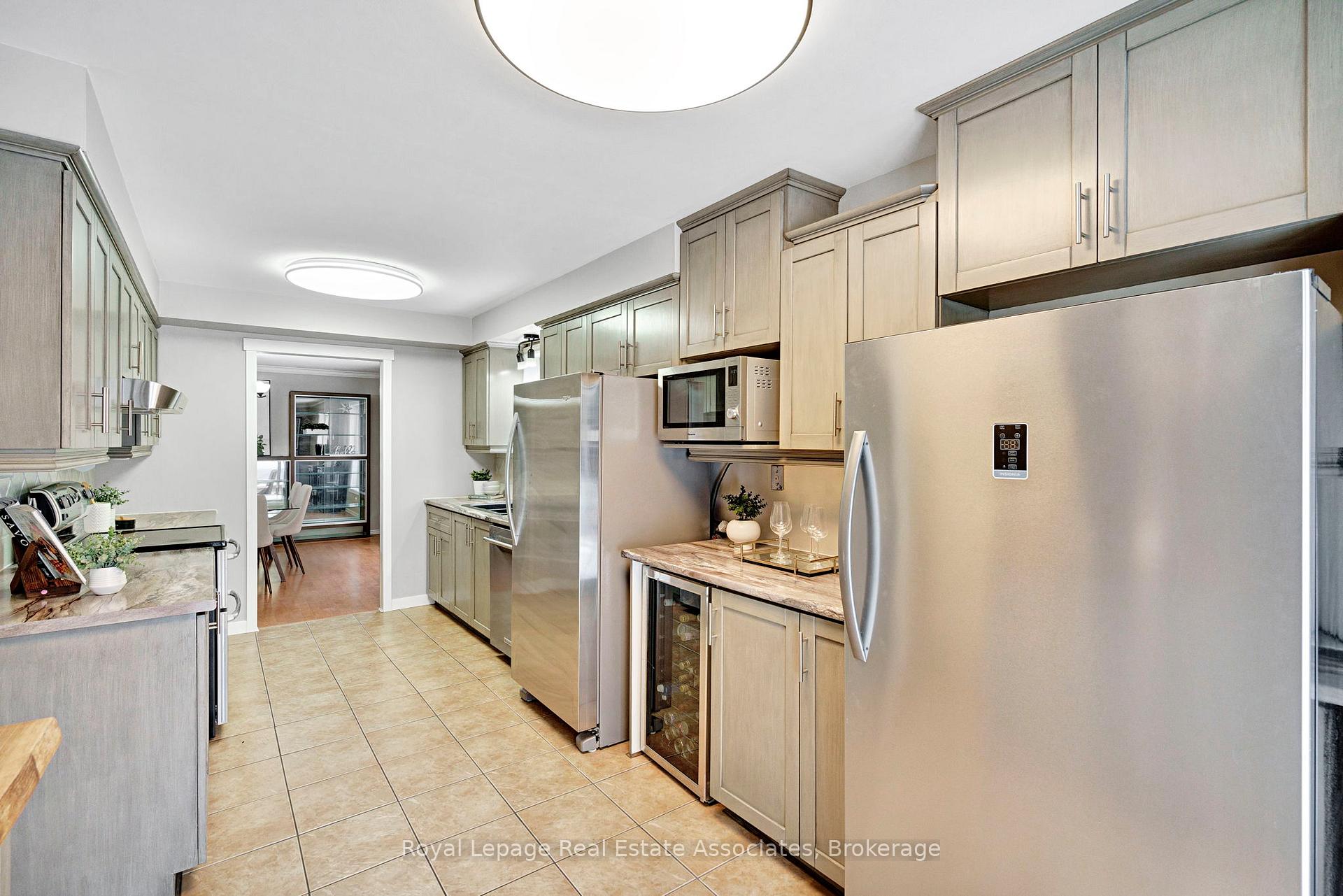 Photo 5 of 23 Madrid Crescent, Brampton, Central Park — HOMEH