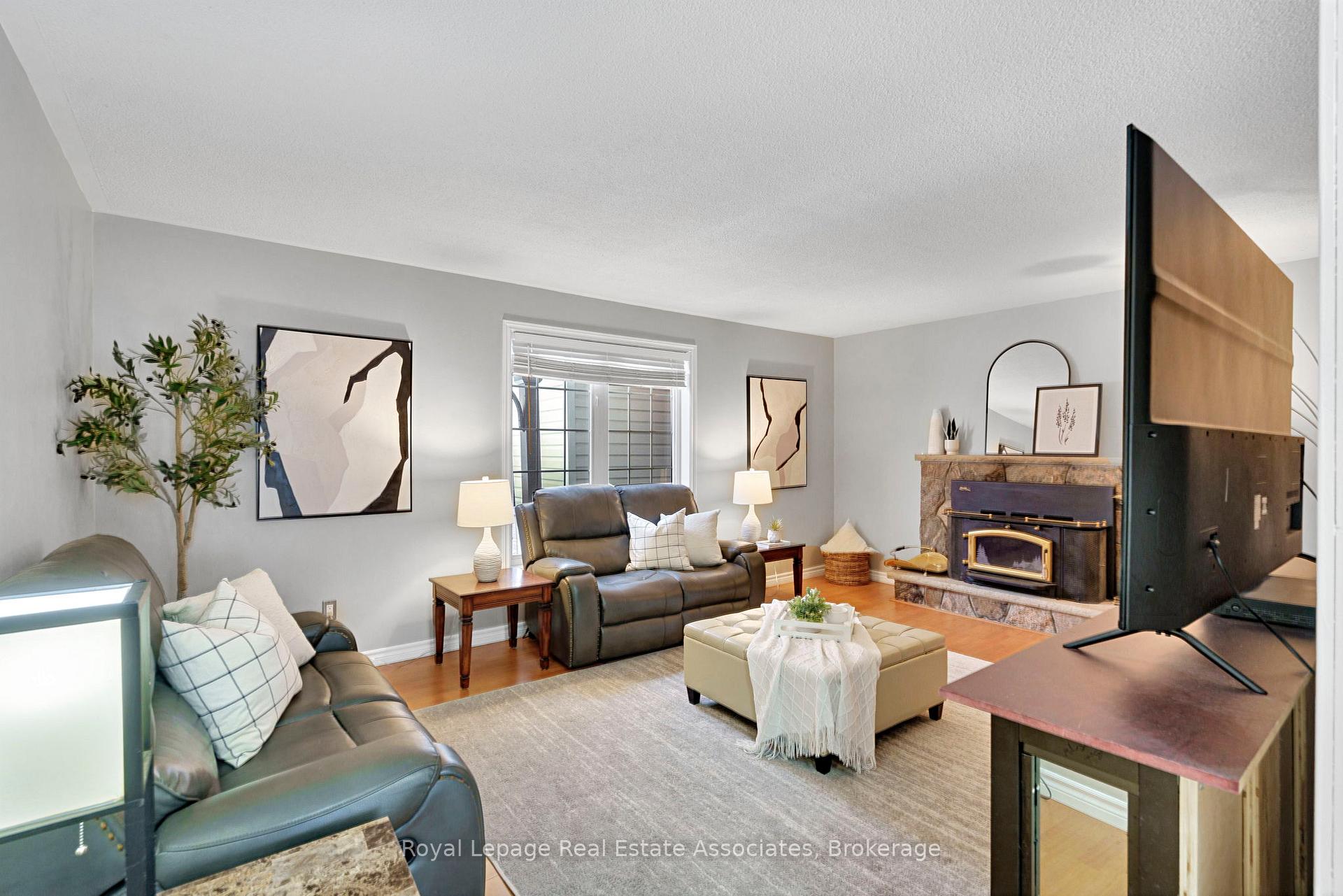Photo 10 of 23 Madrid Crescent, Brampton, Central Park — HOMEH