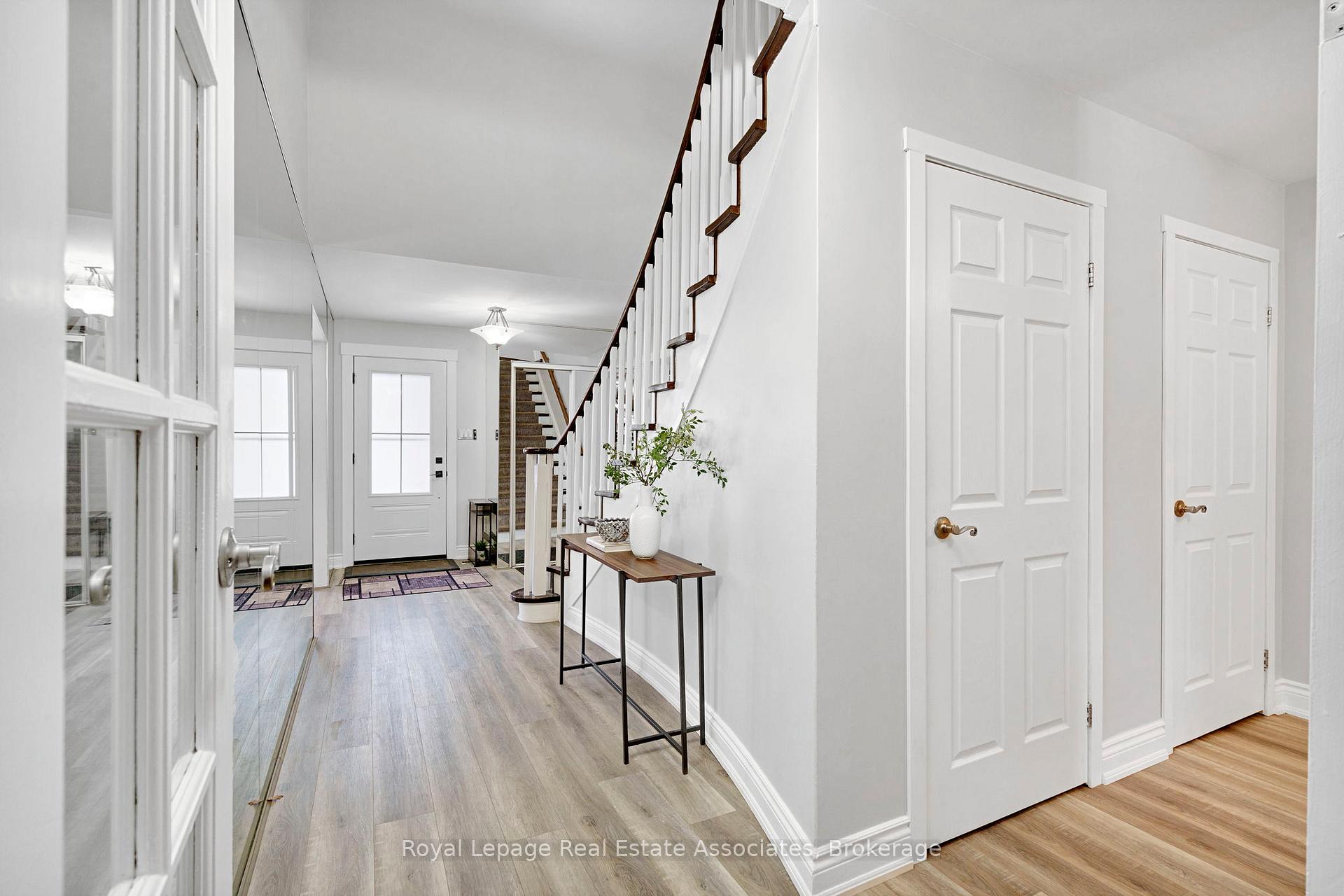 Photo 8 of 23 Madrid Crescent, Brampton, Central Park — HOMEH