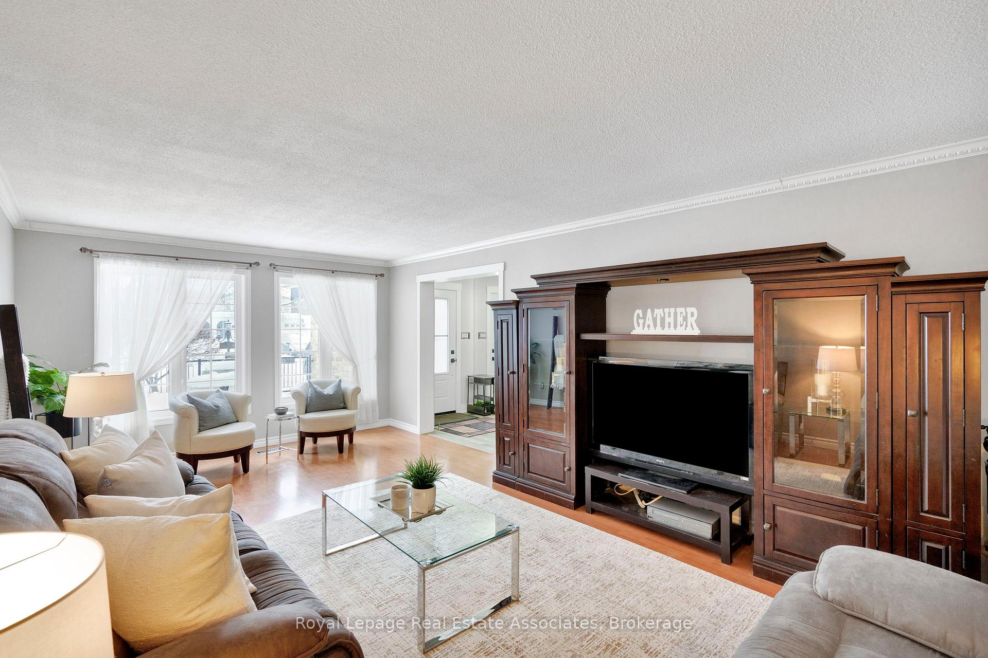 Photo 12 of 23 Madrid Crescent, Brampton, Central Park — HOMEH
