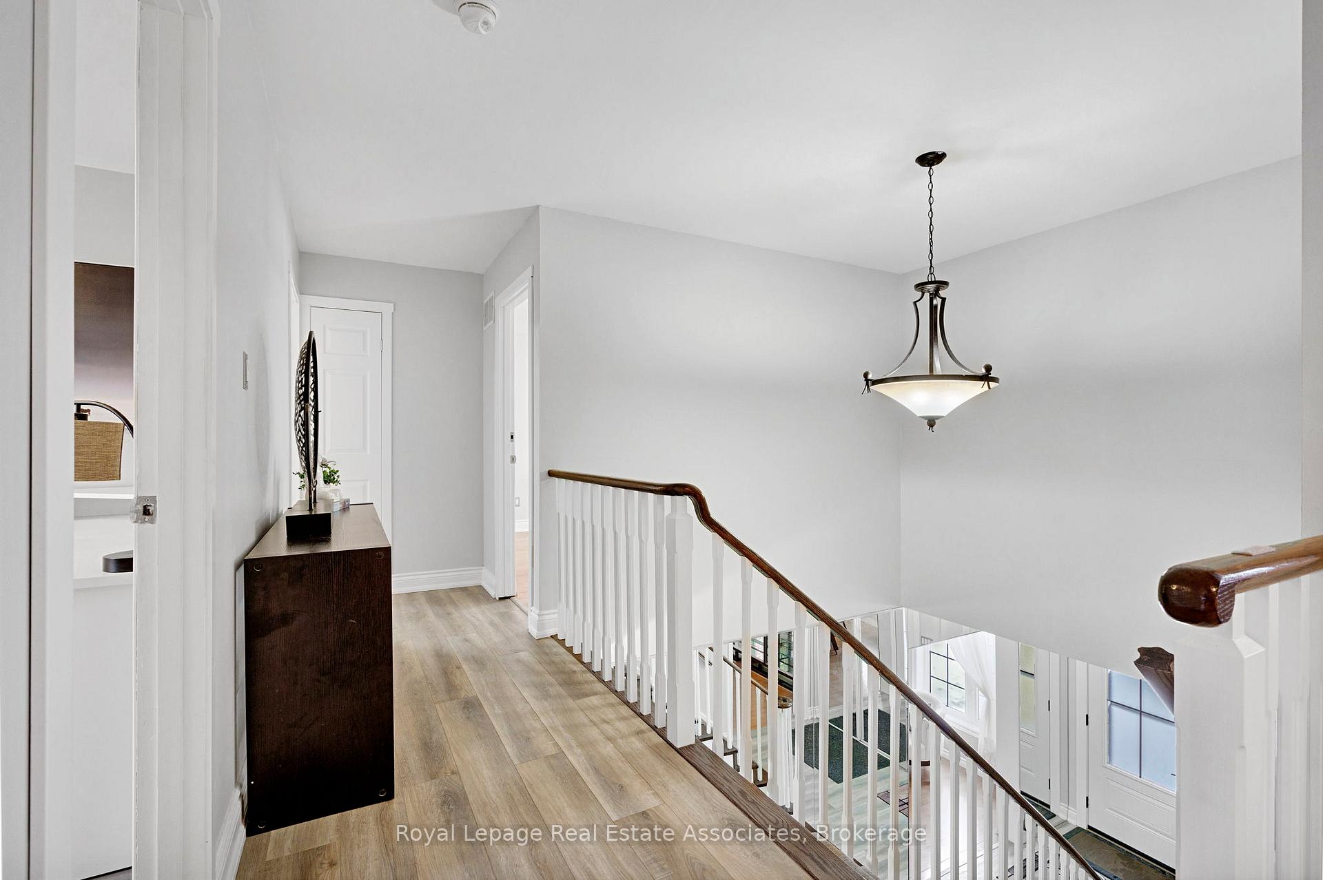 Photo 9 of 23 Madrid Crescent, Brampton, Central Park — HOMEH