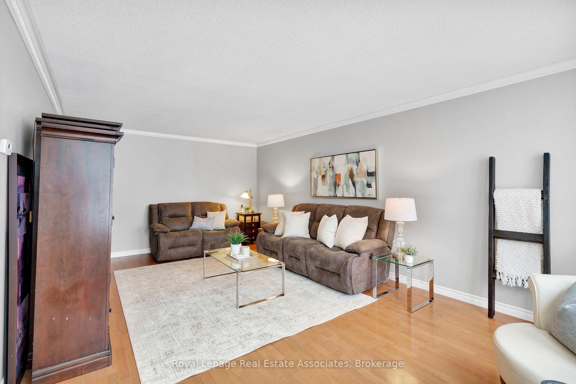 Photo 13 of 23 Madrid Crescent, Brampton, Central Park — HOMEH