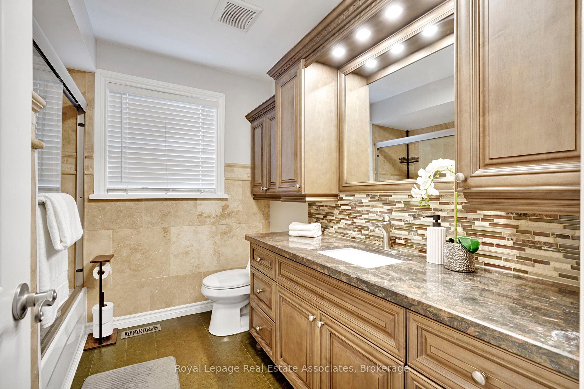 Photo 16 of 23 Madrid Crescent, Brampton, Central Park — HOMEH