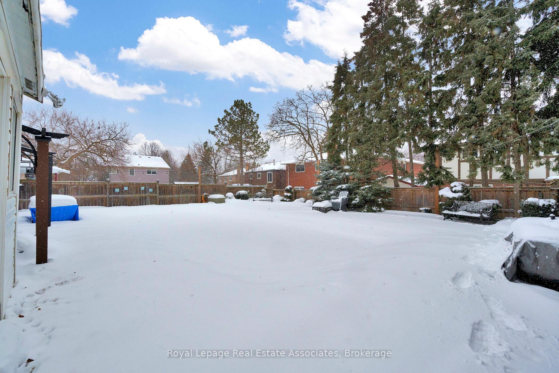 Photo 37 of 23 Madrid Crescent, Brampton, Central Park — HOMEH