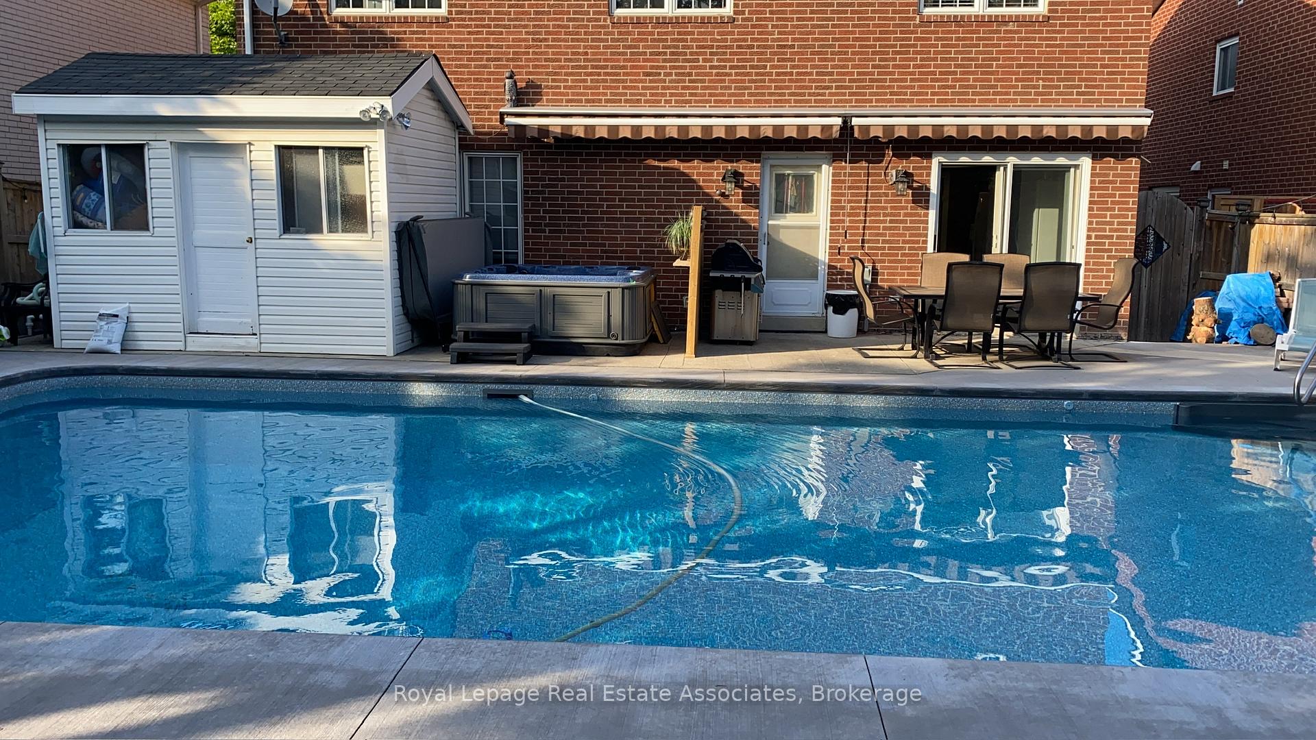 Photo 28 of 23 Madrid Crescent, Brampton, Central Park — HOMEH