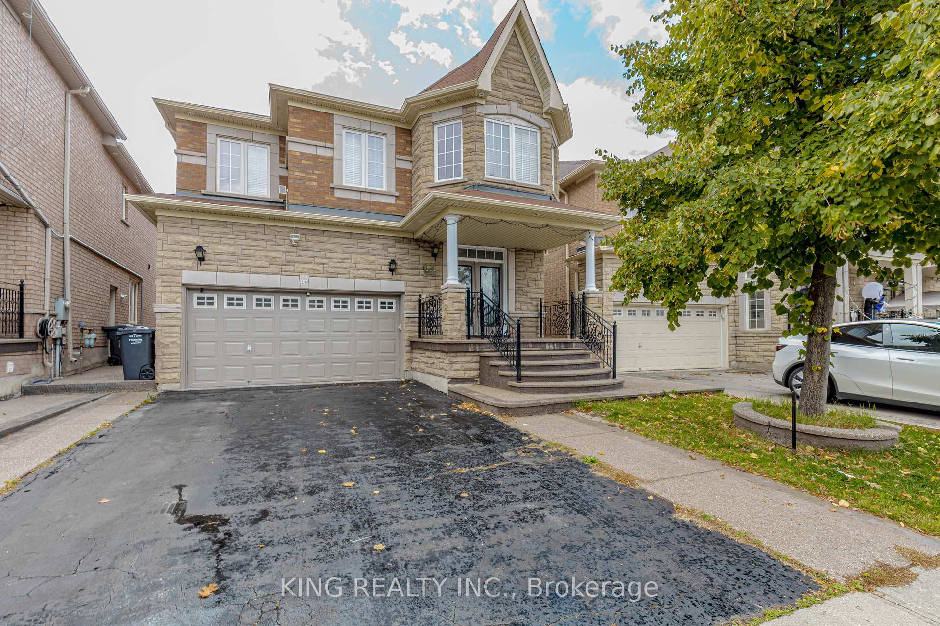Front of 14 Ledgerock Road