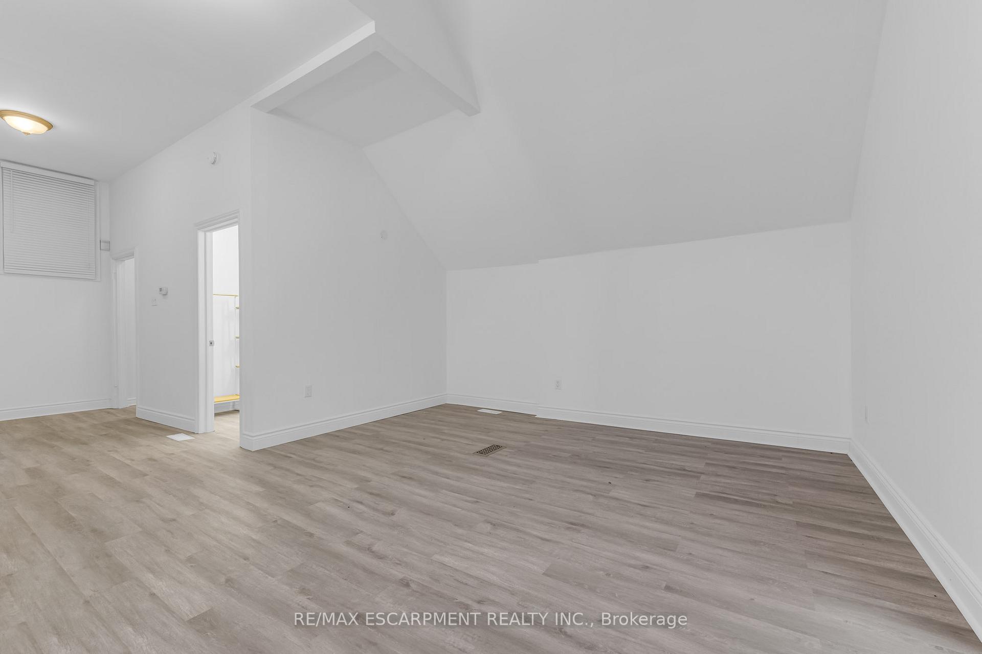 Photo 3 of Unit Upper, 13 Mountain Street, Grimsby, Grimsby East — HOMEH