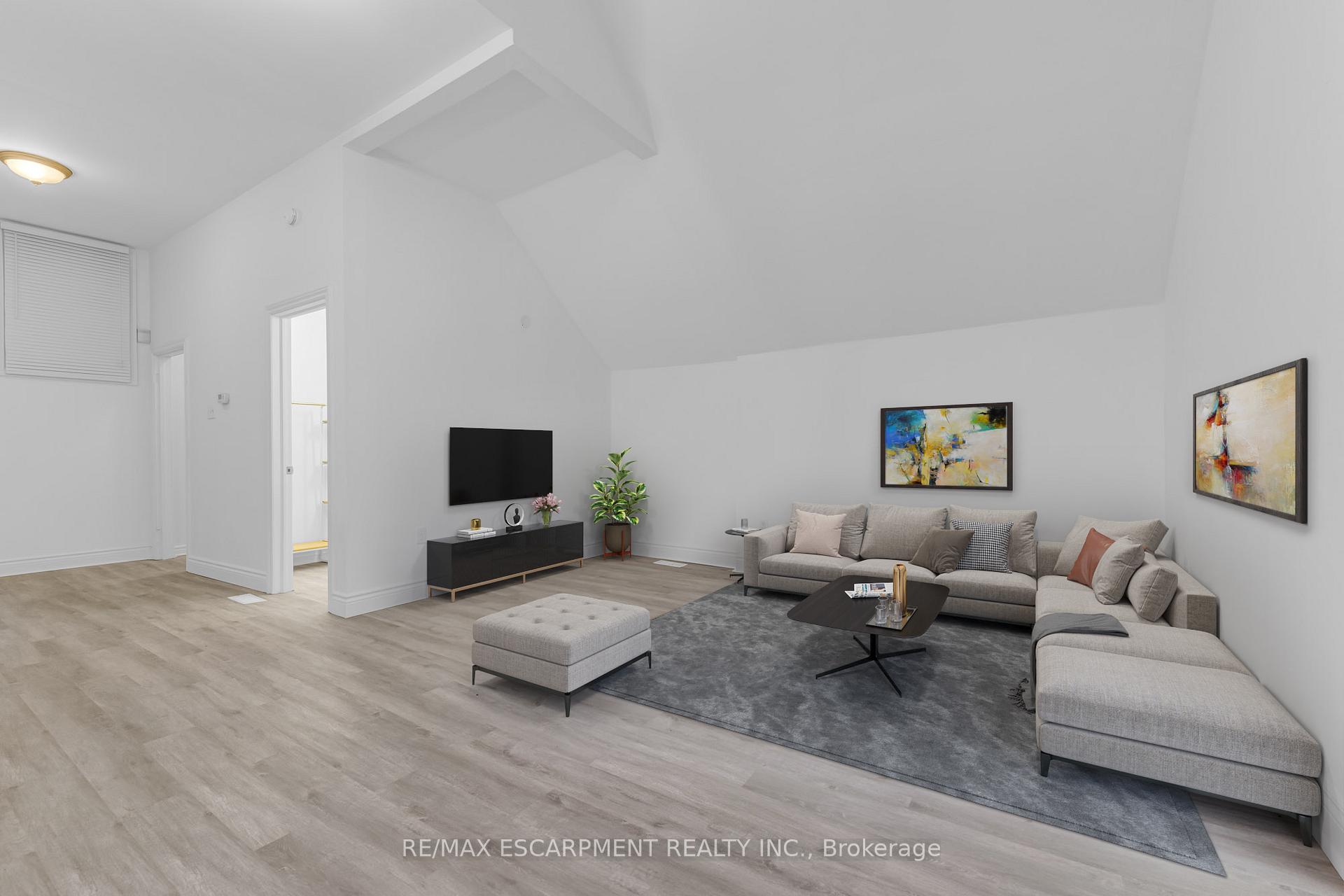 Photo 4 of Unit Upper, 13 Mountain Street, Grimsby, Grimsby East — HOMEH