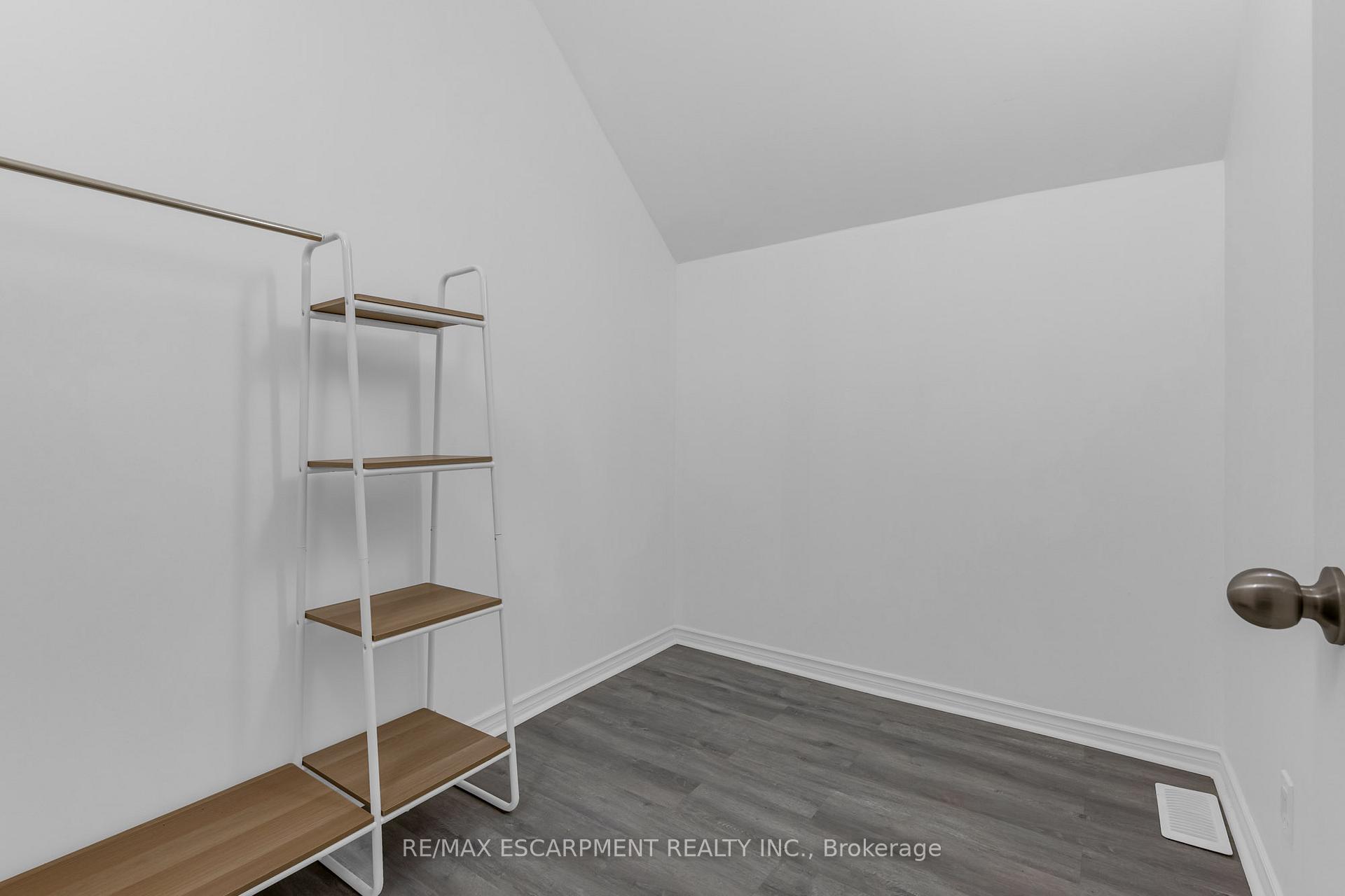 Photo 8 of Unit Upper, 13 Mountain Street, Grimsby, Grimsby East — HOMEH