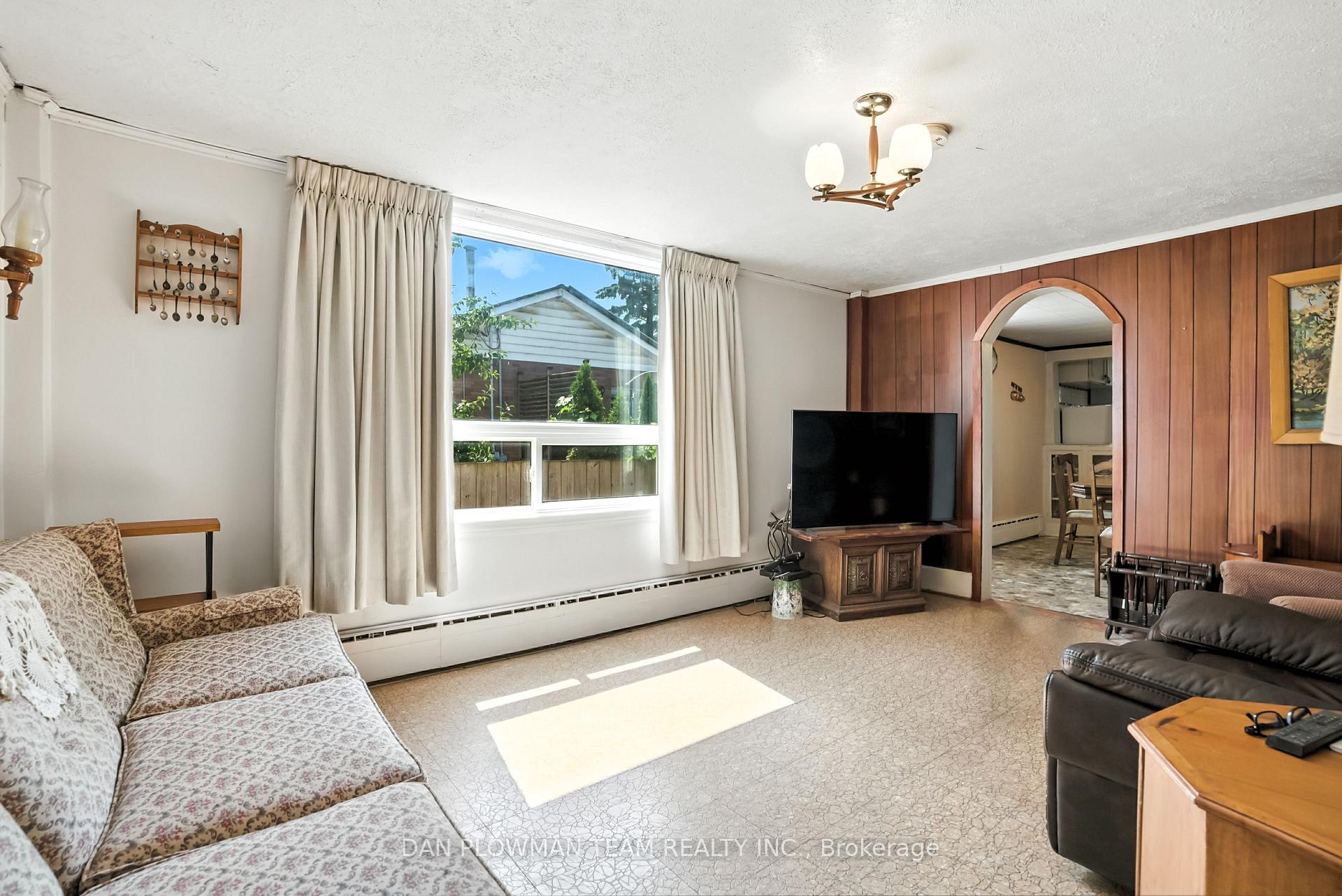 Photo 4 of 78 Ontario Street, Clarington, Bowmanville — HOMEH