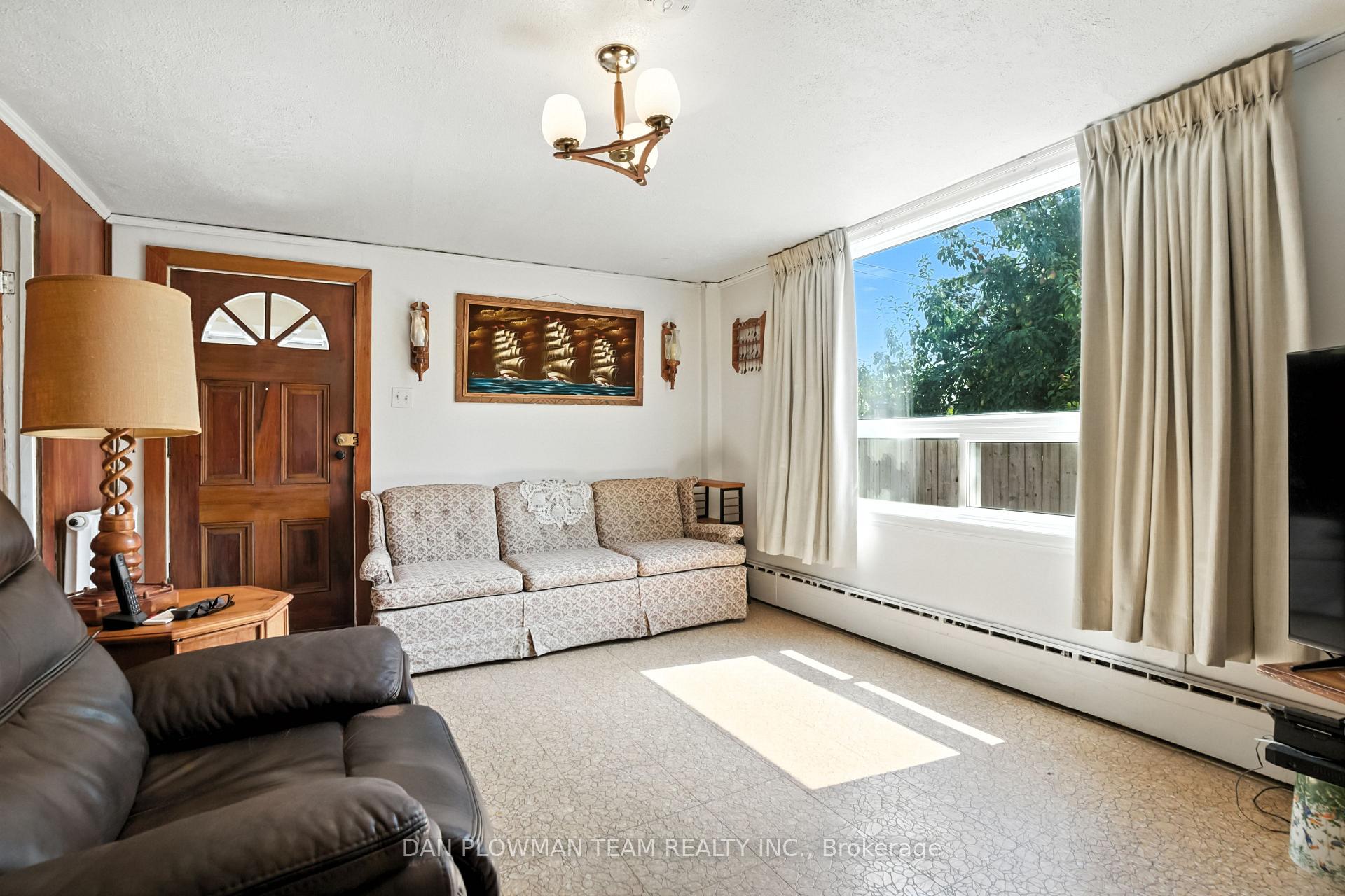 Photo 7 of 78 Ontario Street, Clarington, Bowmanville — HOMEH